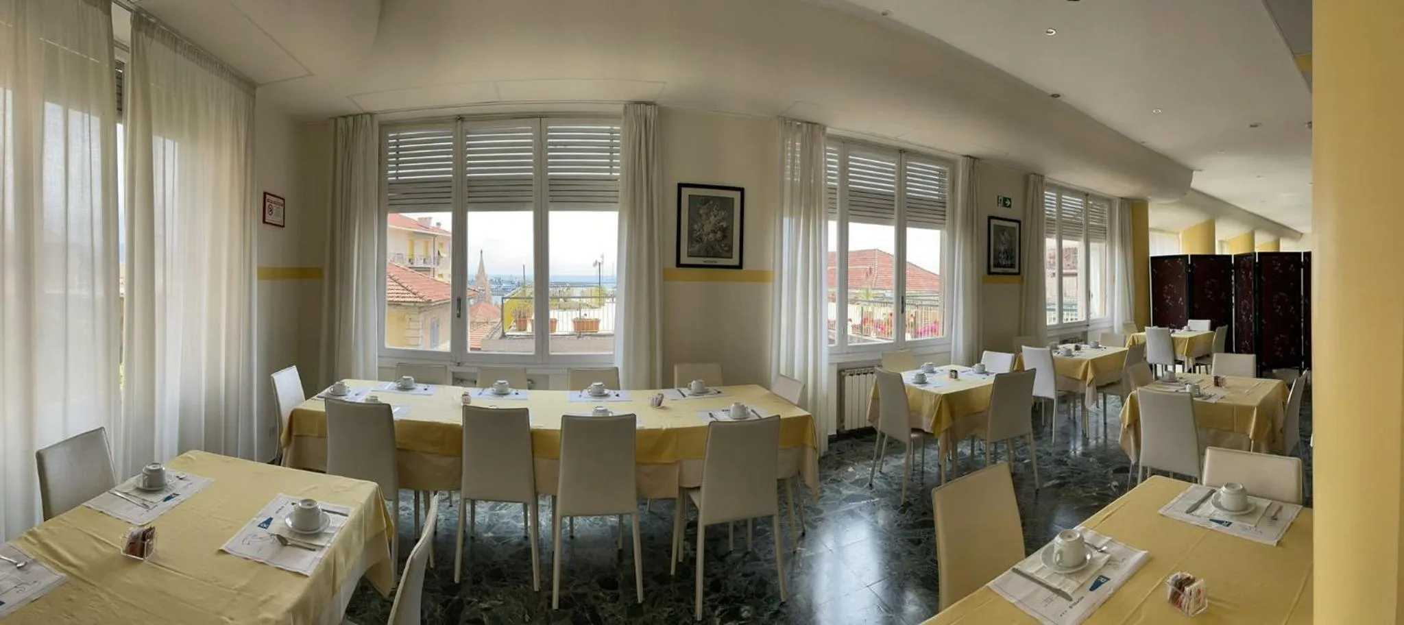 Restaurant/places to eat in Hotel Robinia