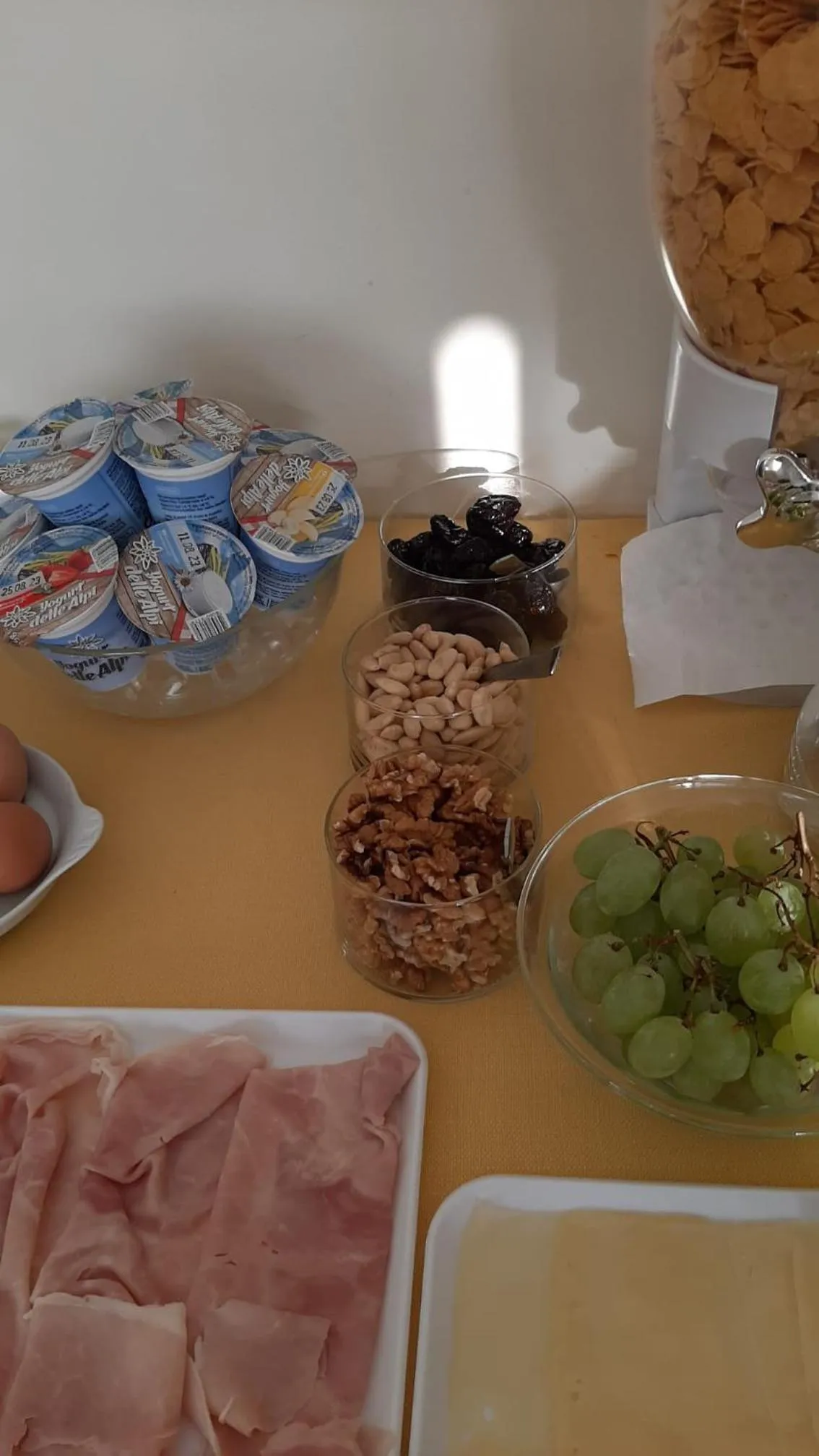 Buffet breakfast in Hotel Robinia