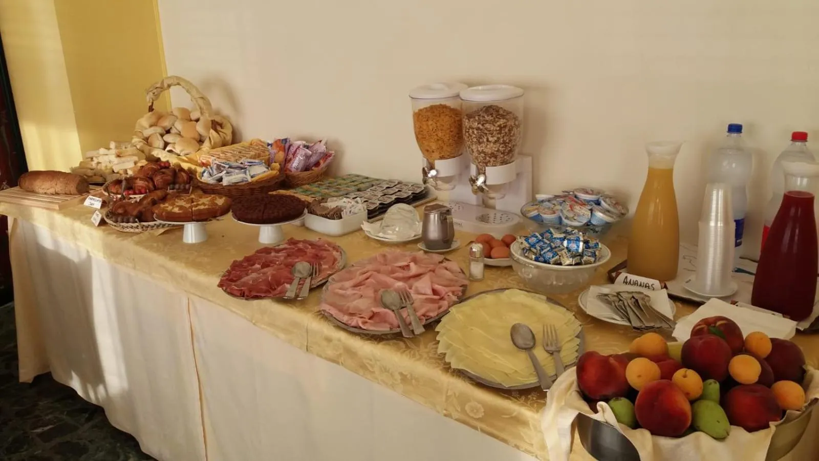 Breakfast in Hotel Robinia