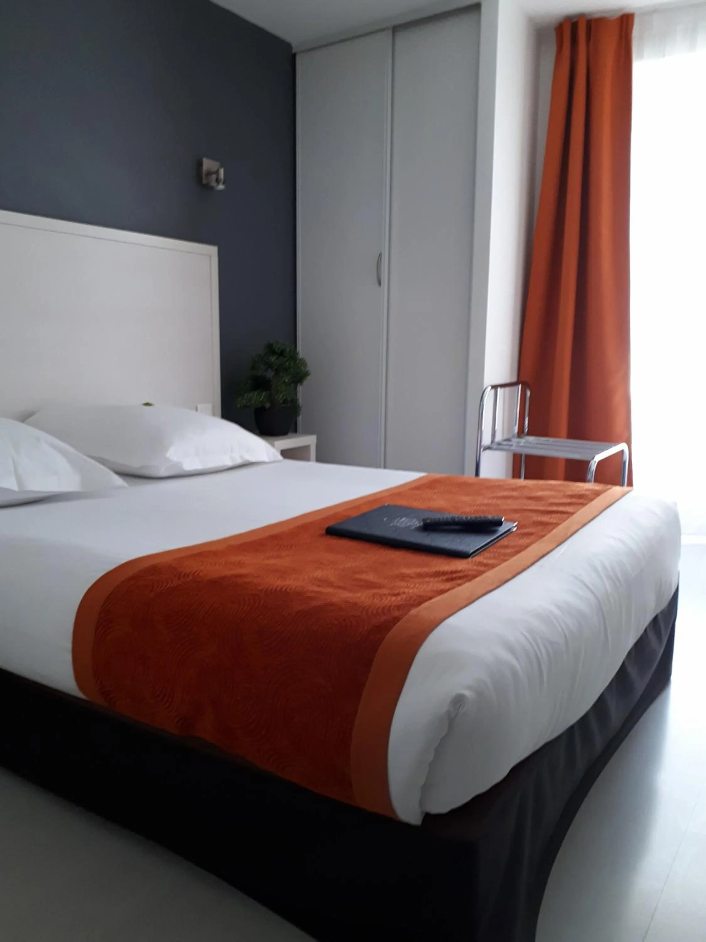 Bedroom, Bed in Hôtel Spa Les Alpes