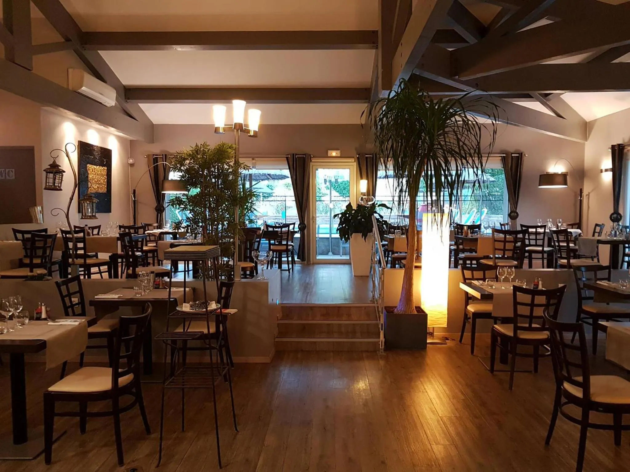 Patio in Hôtel Spa Les Alpes