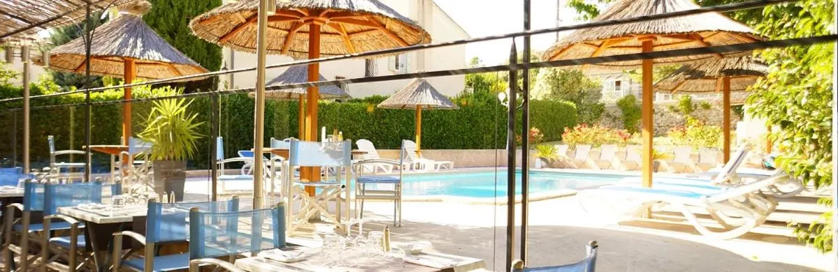 Patio in Hôtel Spa Les Alpes