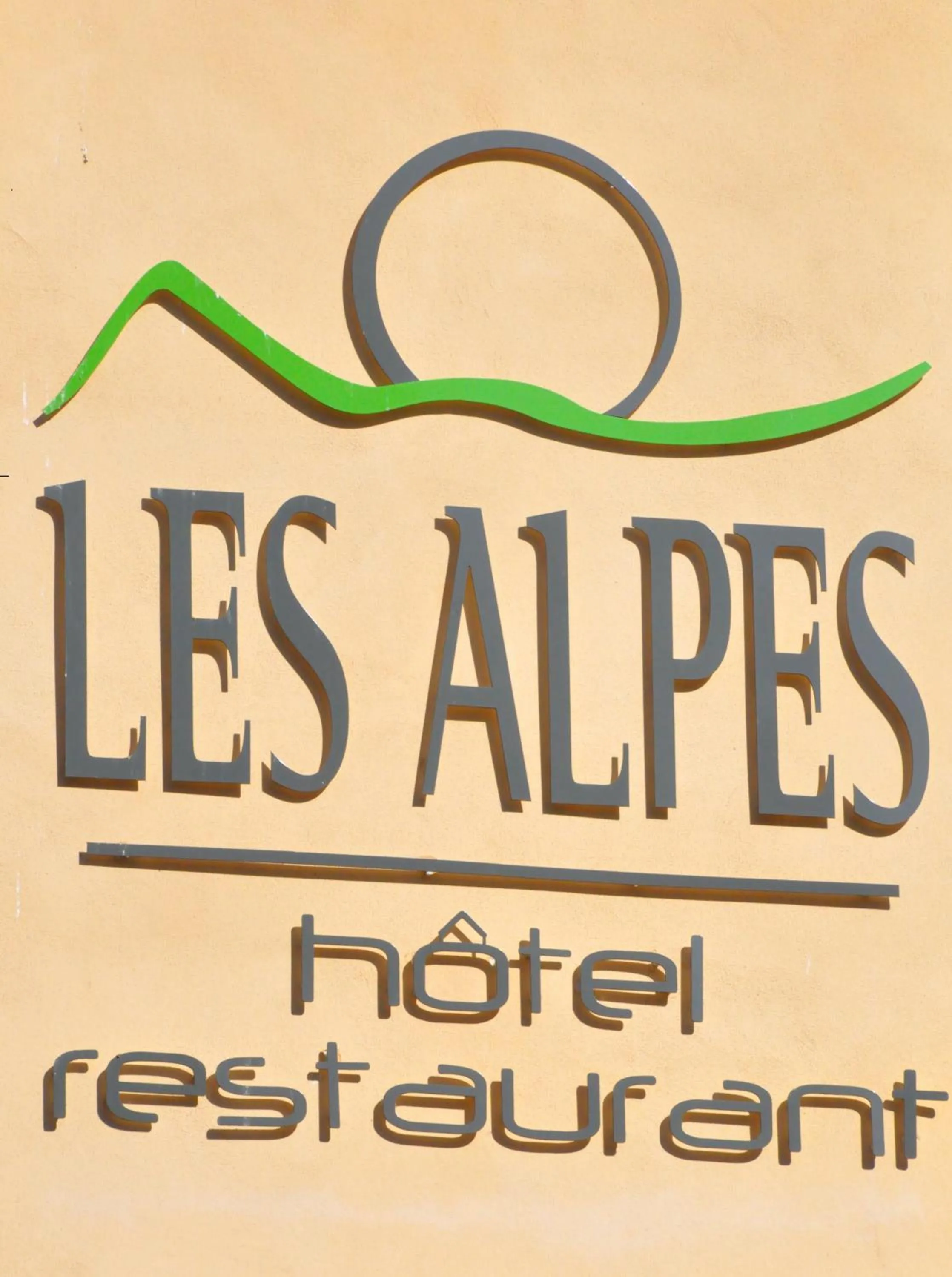 Facade/entrance in Hôtel Spa Les Alpes