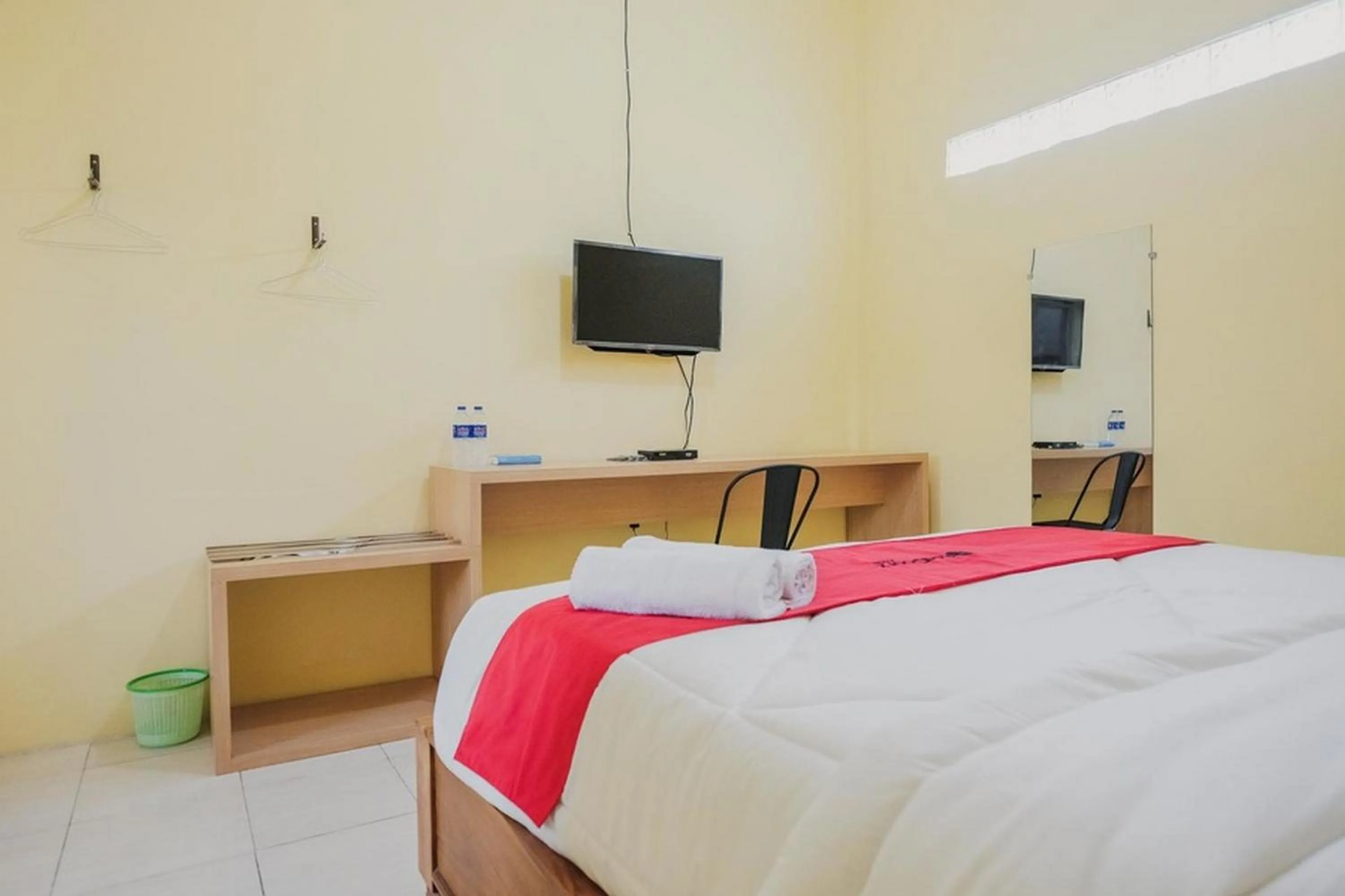 Bed in RedDoorz near RS Imanuel Lampung