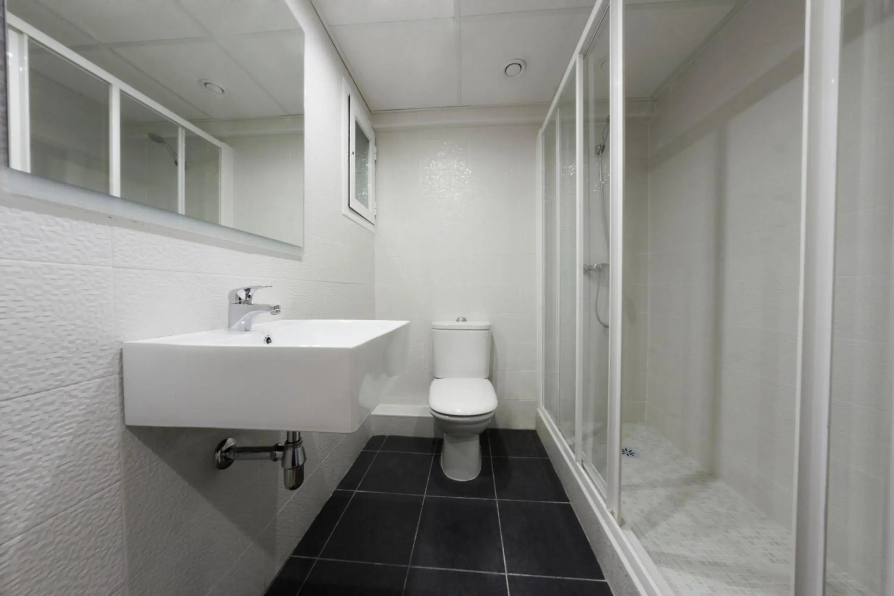 Budget Twin Room without Balcony in Hotel Marbel Budget Twin Room without Balcony in Hotel Marbel