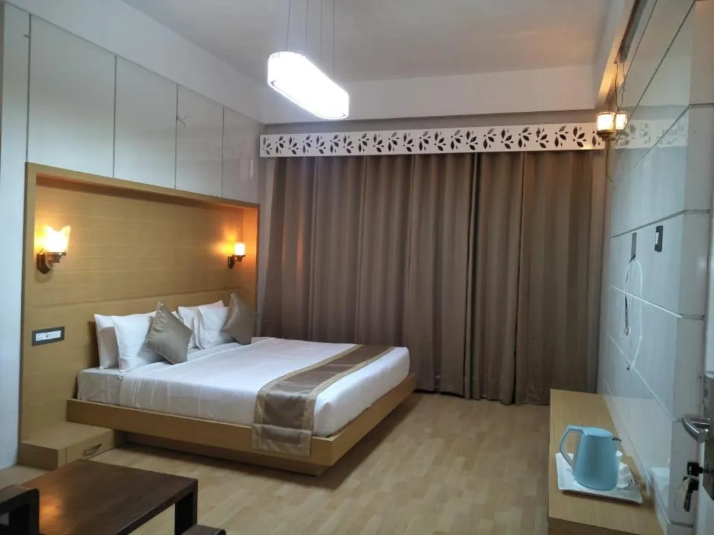 Bed in Clarks Exotica Resort Ramgarh Mukteshwar