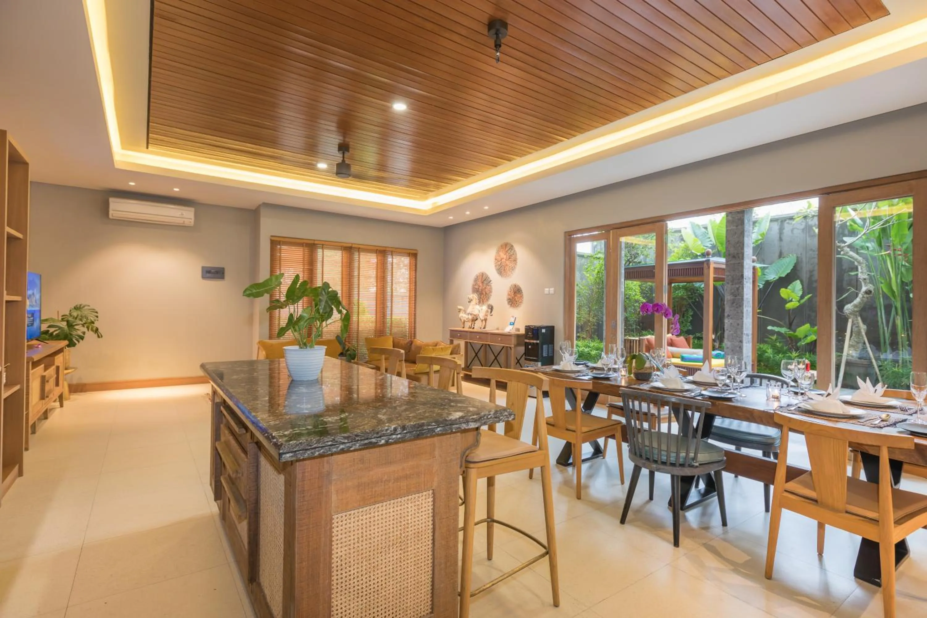 Restaurant/places to eat in Villa Daun Canggu by Premier Hospitality Asia