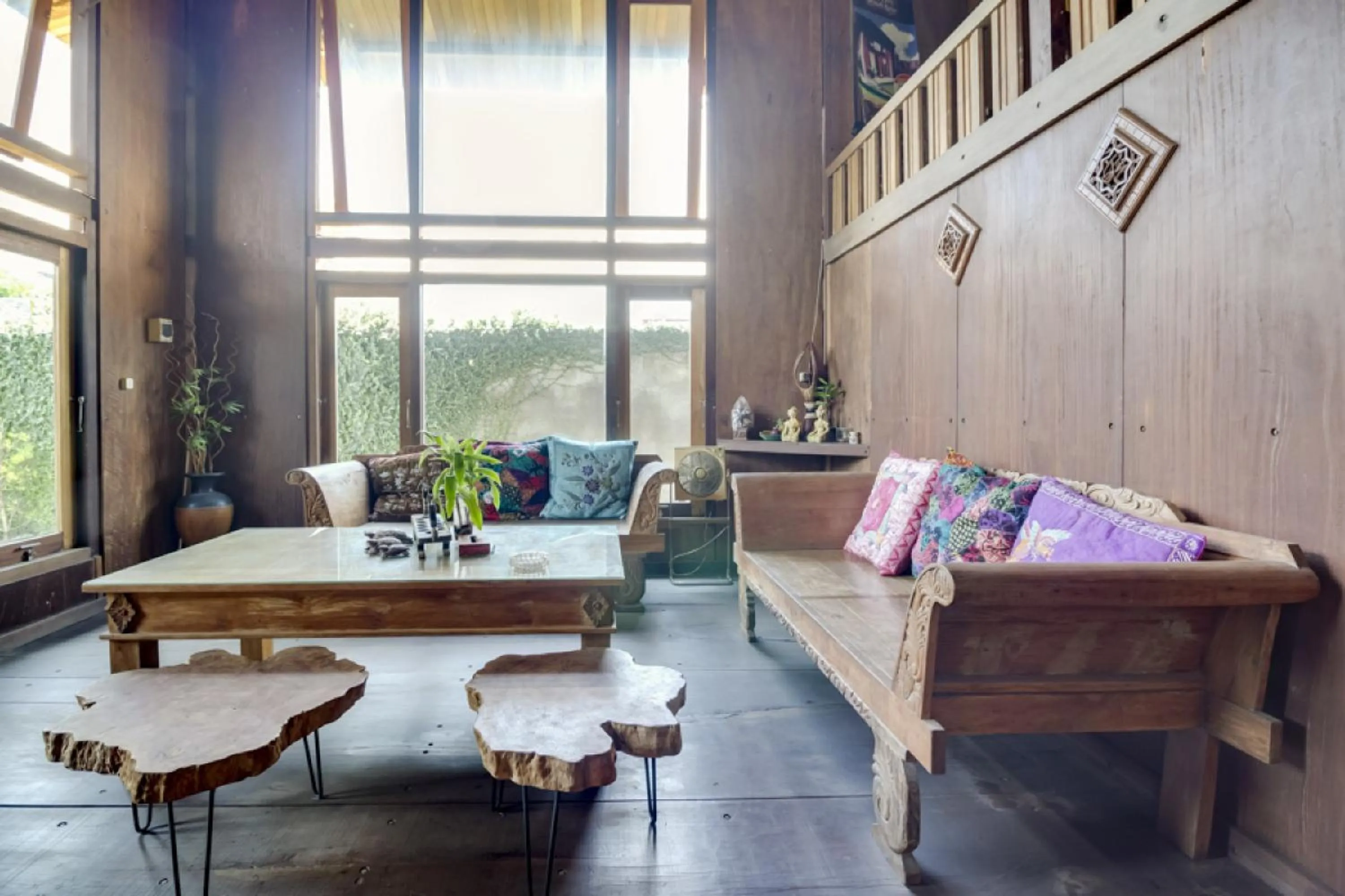 Living room in RedDoorz at Omah Kayu Homestay Yogyakarta