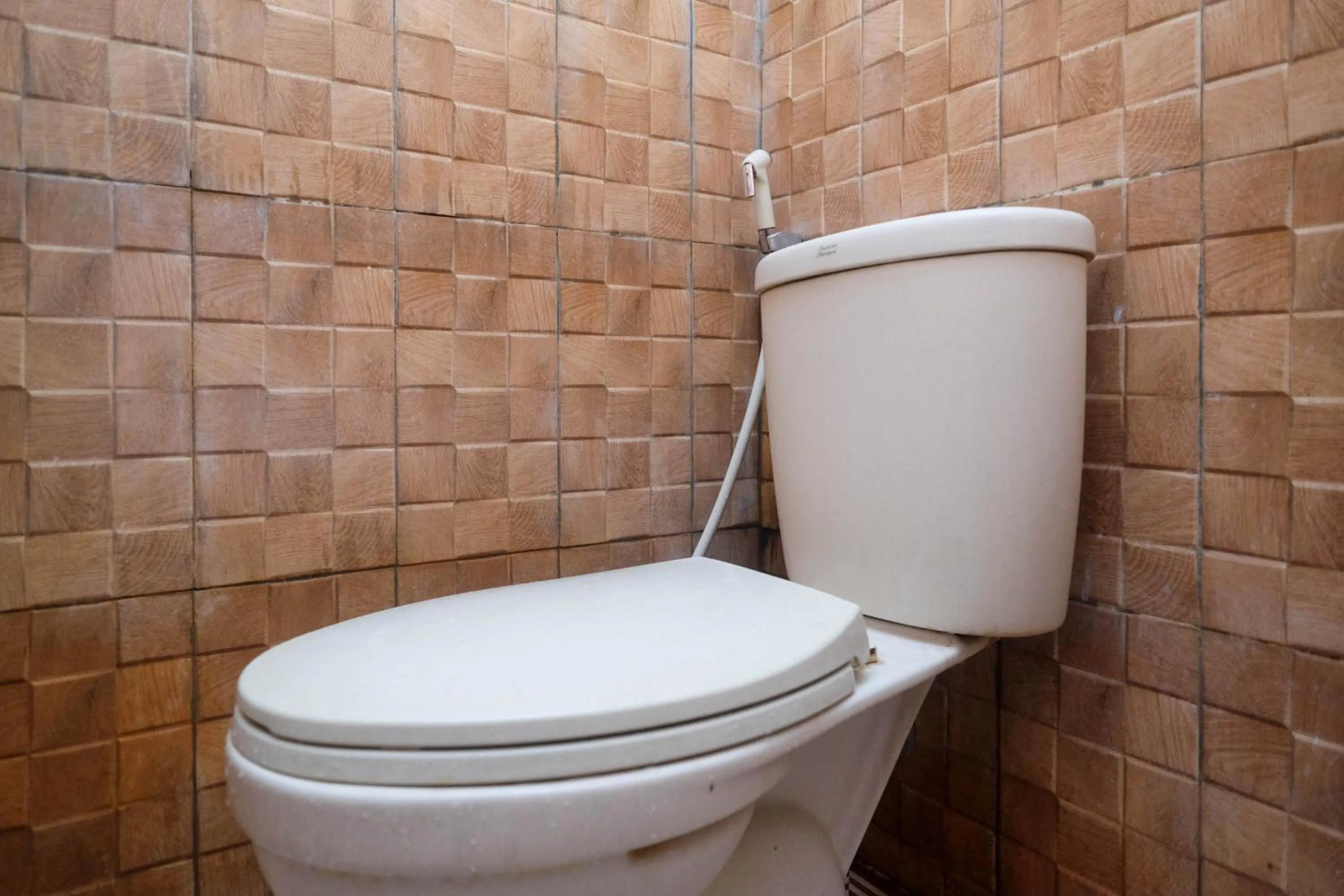 Bathroom in RedDoorz at Omah Kayu Homestay Yogyakarta