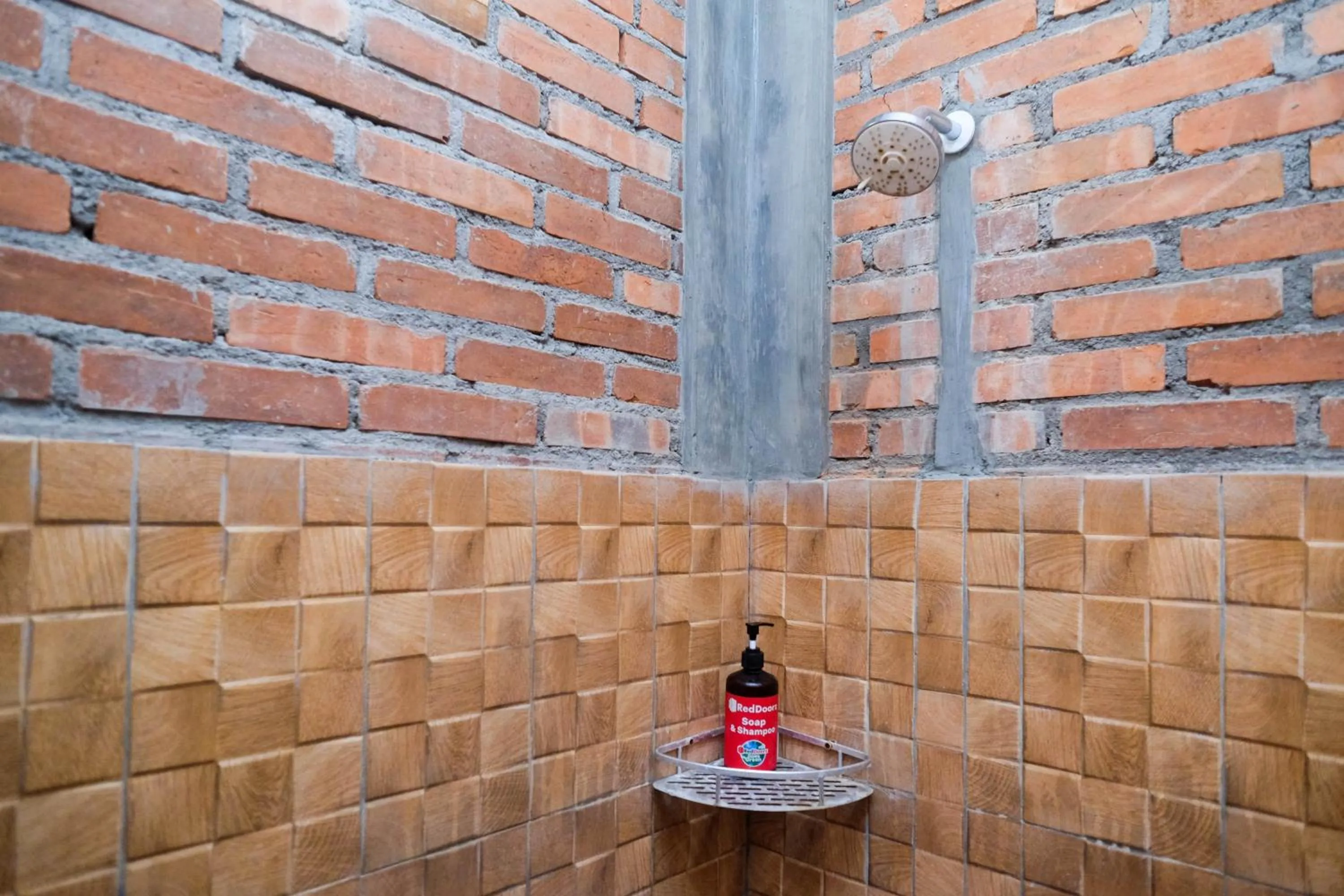 Bathroom in RedDoorz at Omah Kayu Homestay Yogyakarta