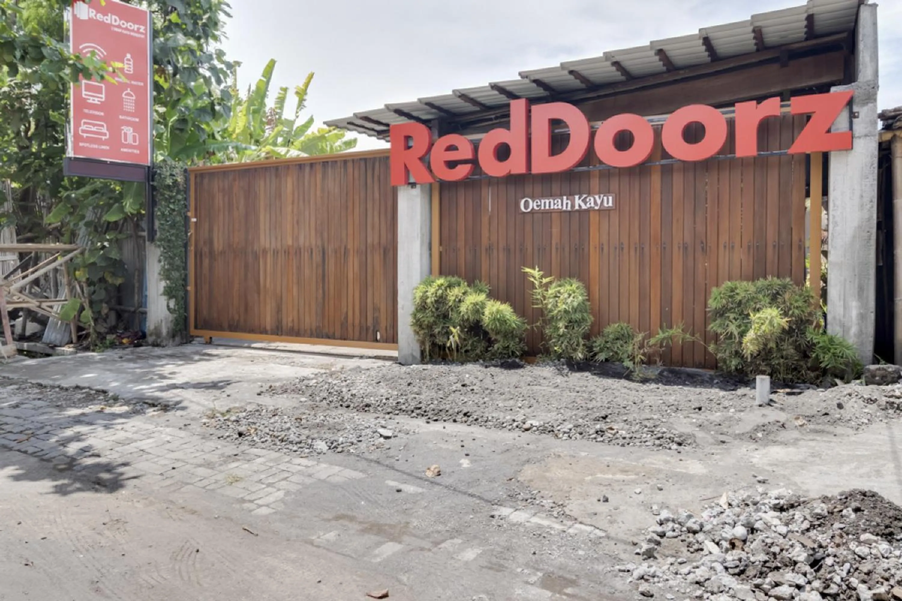 Property building in RedDoorz at Omah Kayu Homestay Yogyakarta