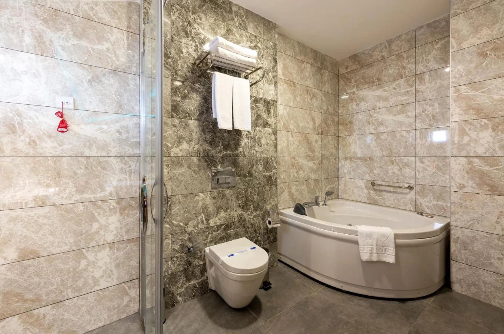 Bathroom in Hotel Boursier 2 & Spa