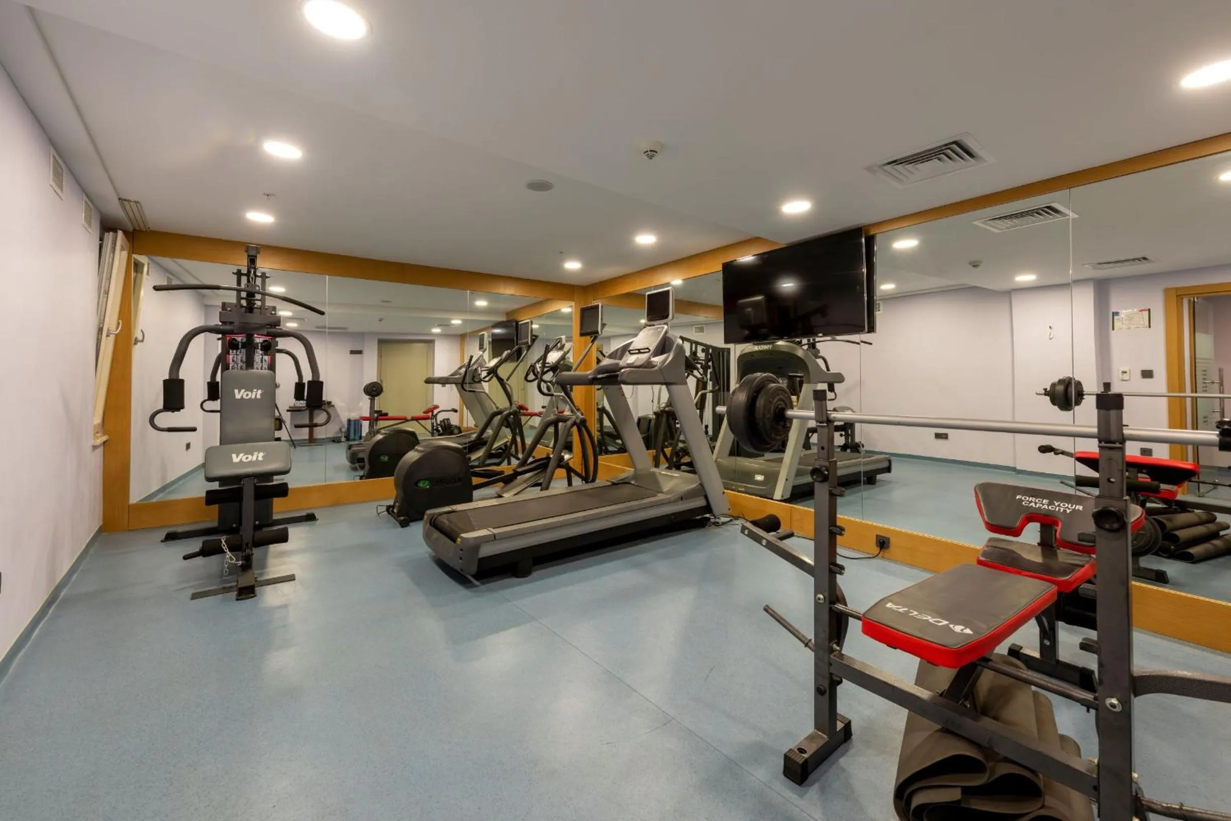 People in Hotel Boursier 2 & Spa