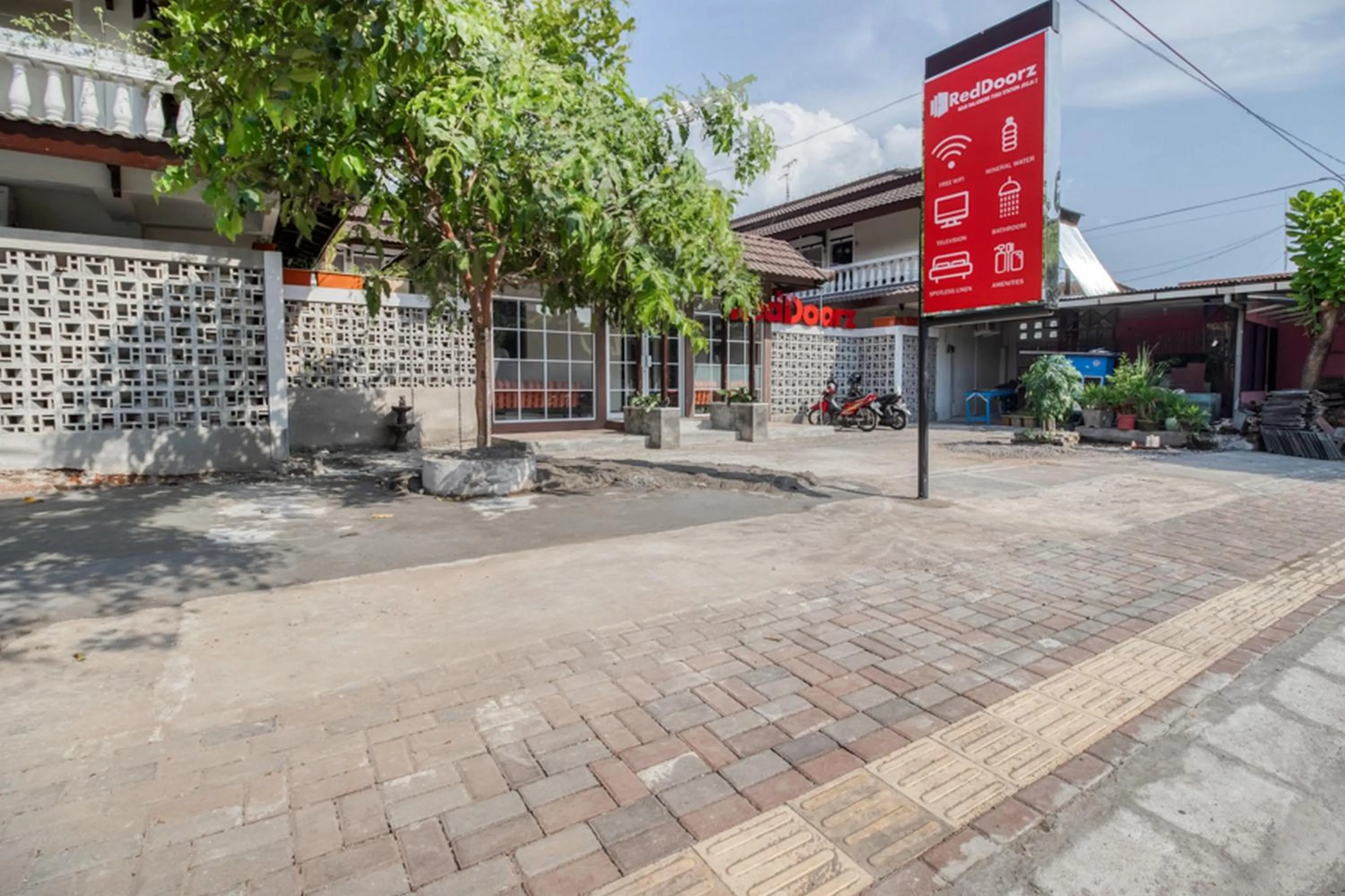 RedDoorz near Malioboro Tugu Station Jogja 2