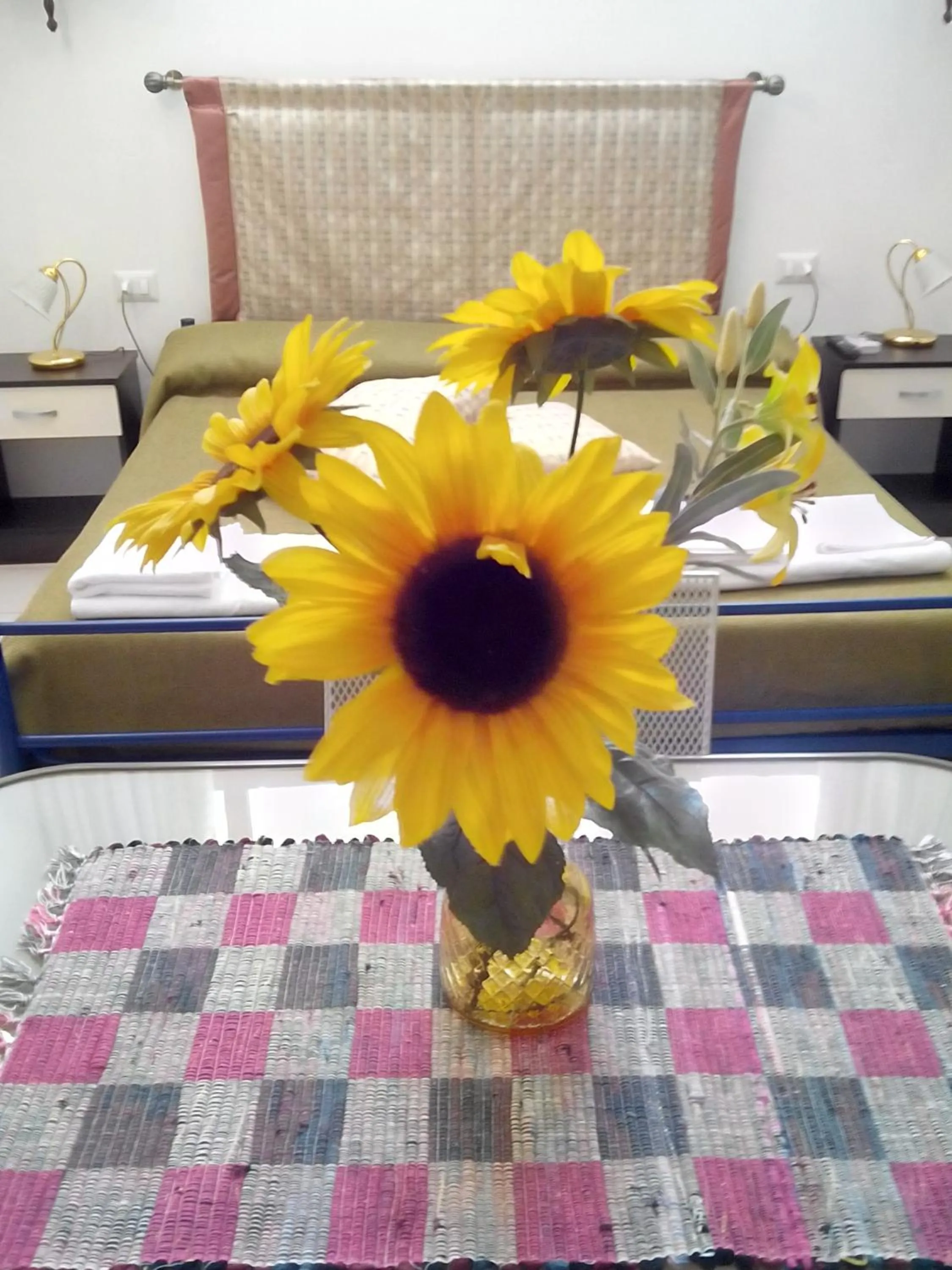 Seating area, Bed in Salentino