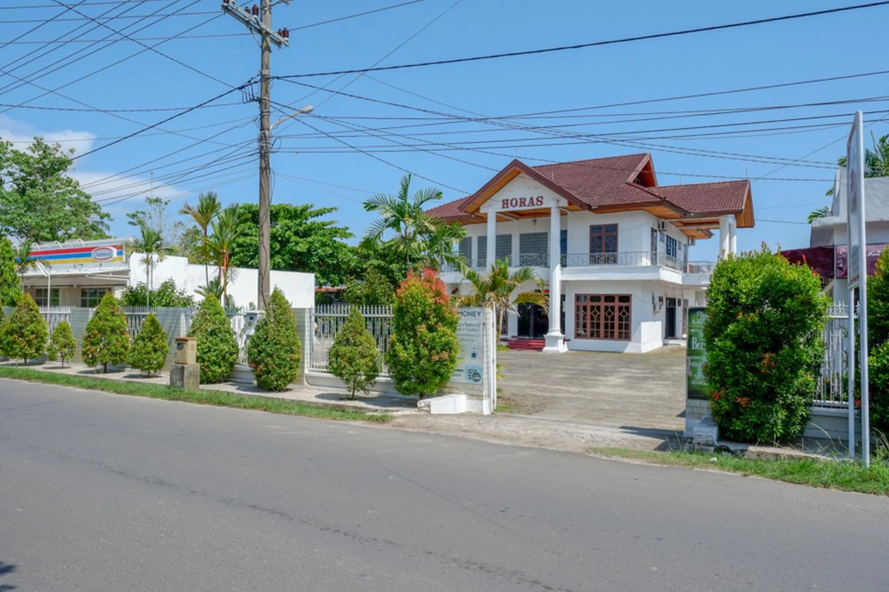 RedDoorz @ Hotel Horas Palopo