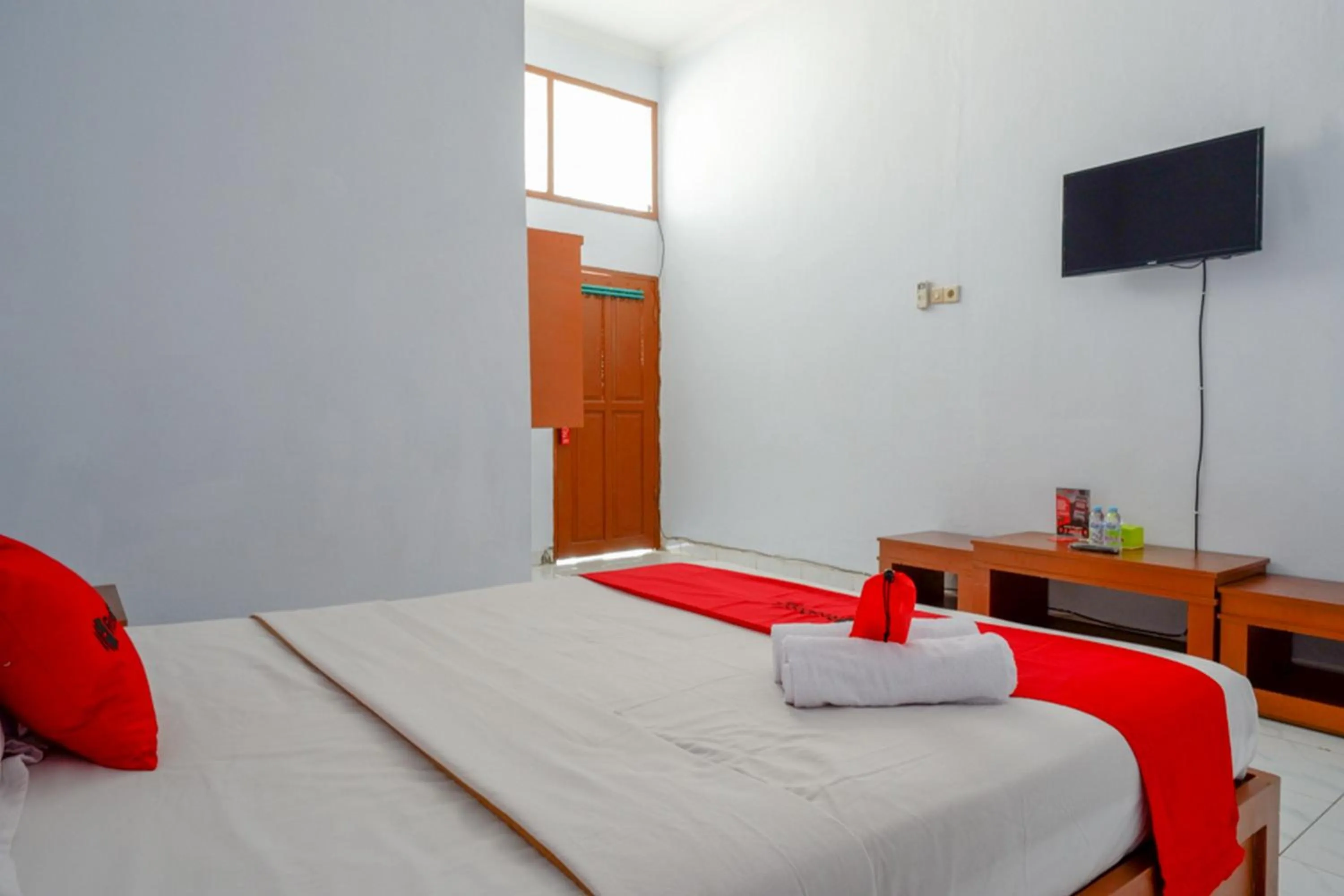 Bed in RedDoorz @ Hotel Horas Palopo