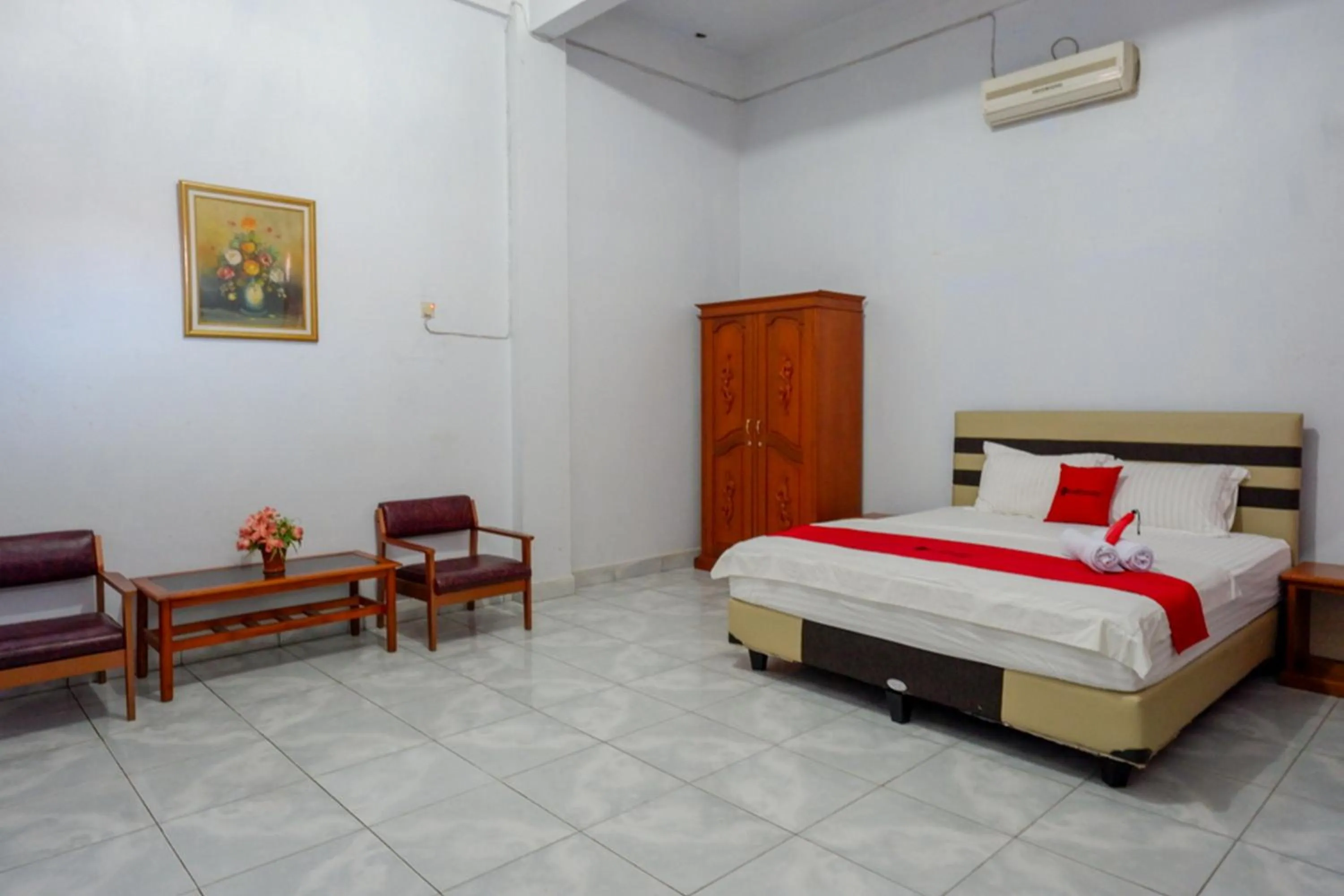 Bed in RedDoorz @ Hotel Horas Palopo