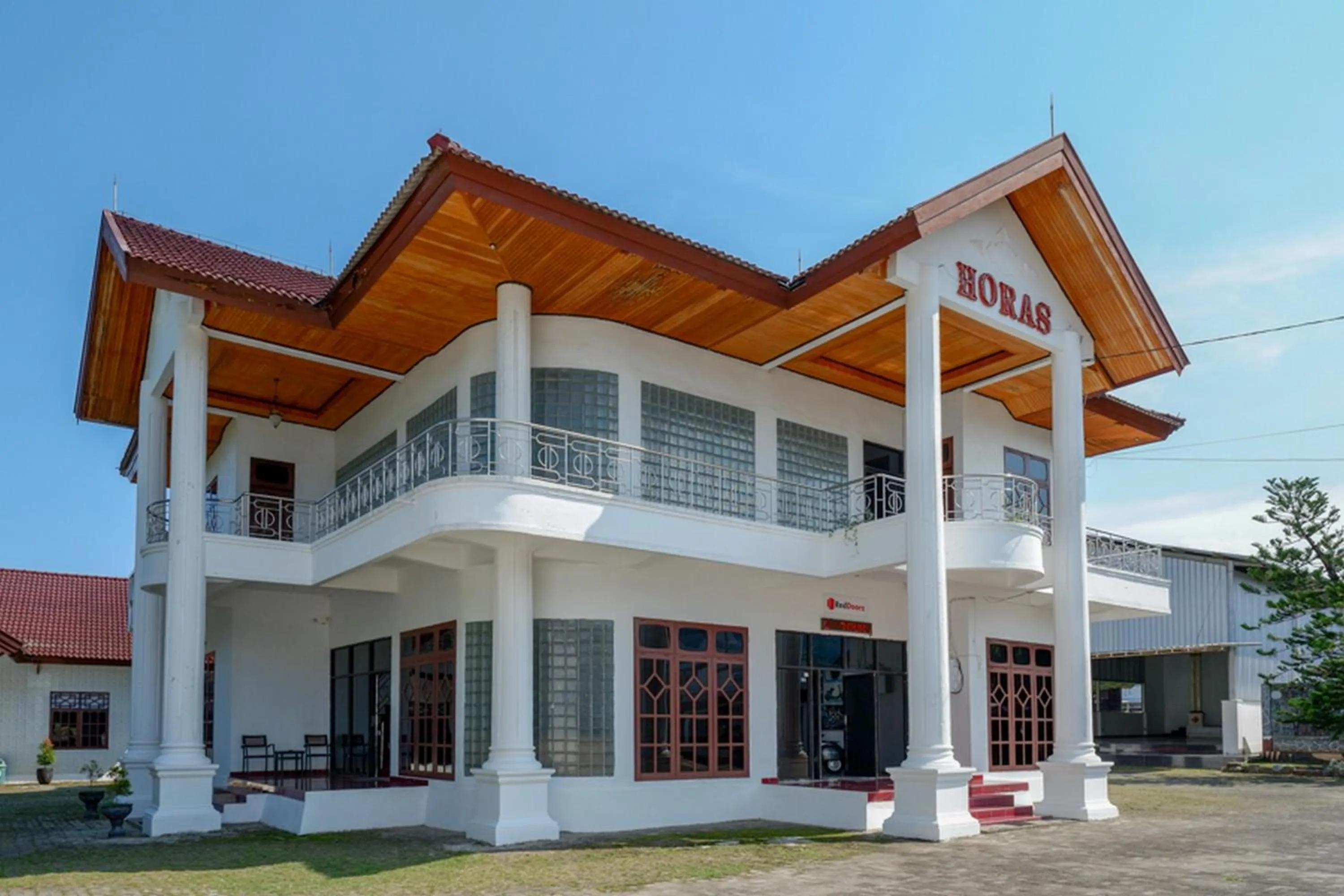 RedDoorz @ Hotel Horas Palopo