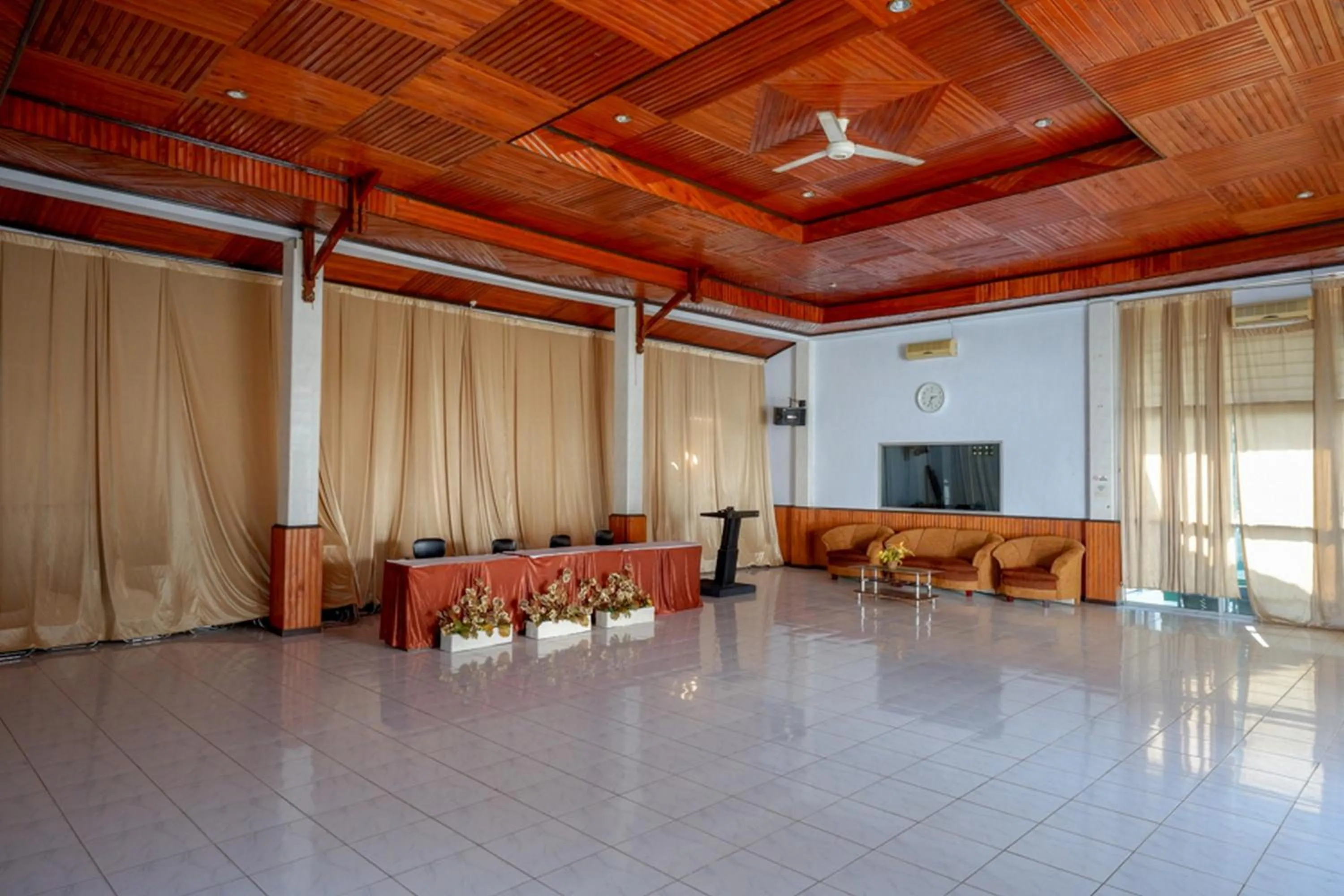 RedDoorz @ Hotel Horas Palopo