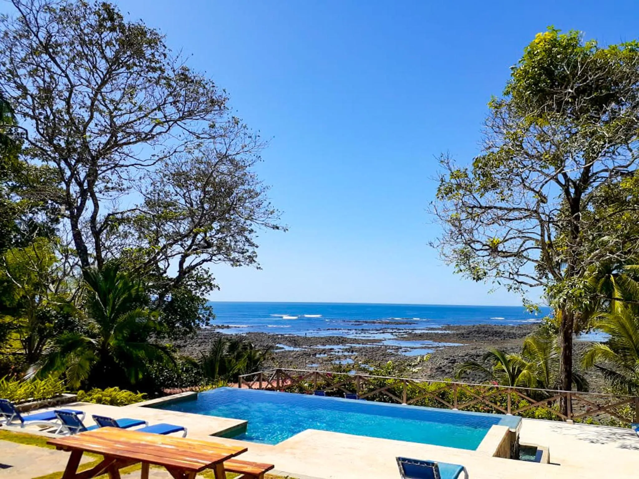 Pool view in Hotel Santa Catalina Panamá