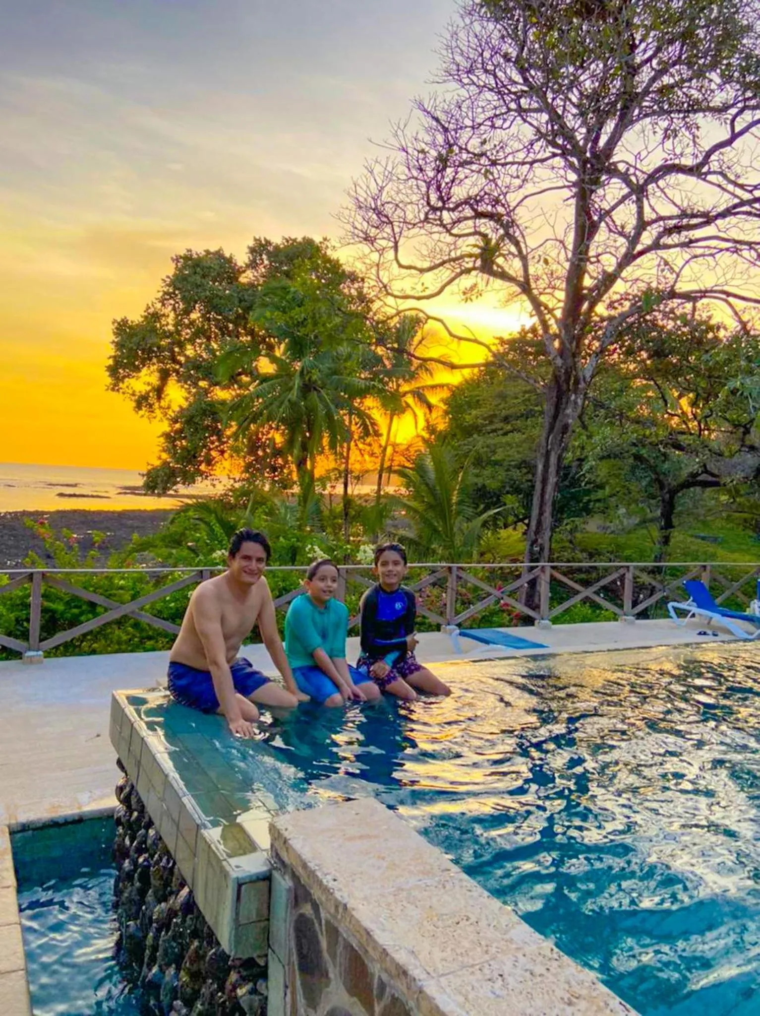 People in Hotel Santa Catalina Panamá