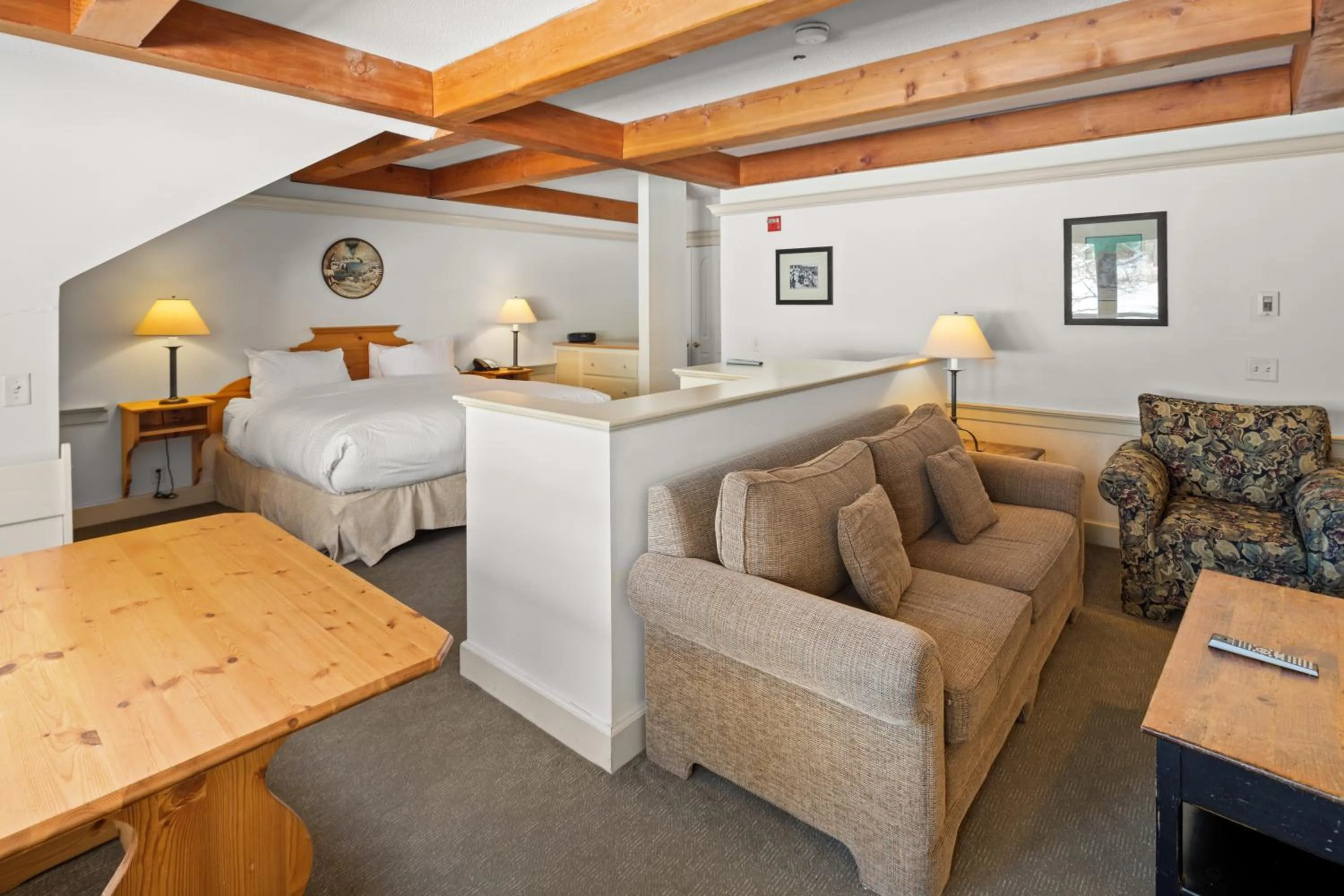 Living room, Bed in von Trapp Family Lodge & Resort