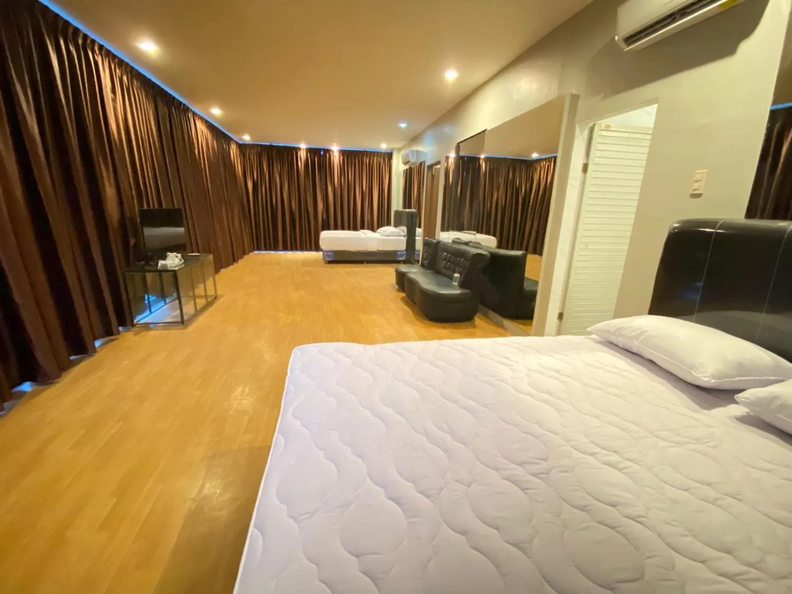 Bed in De'Tonga Hotel