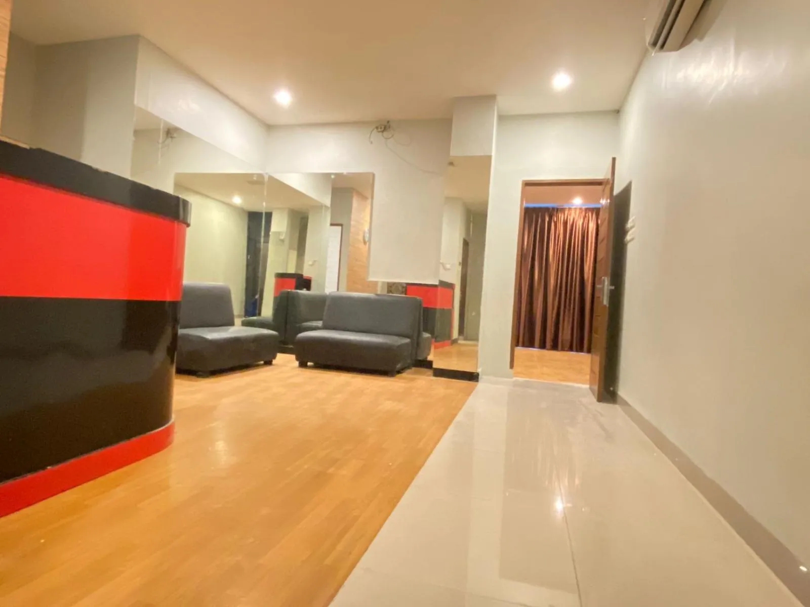 Living room in De'Tonga Hotel