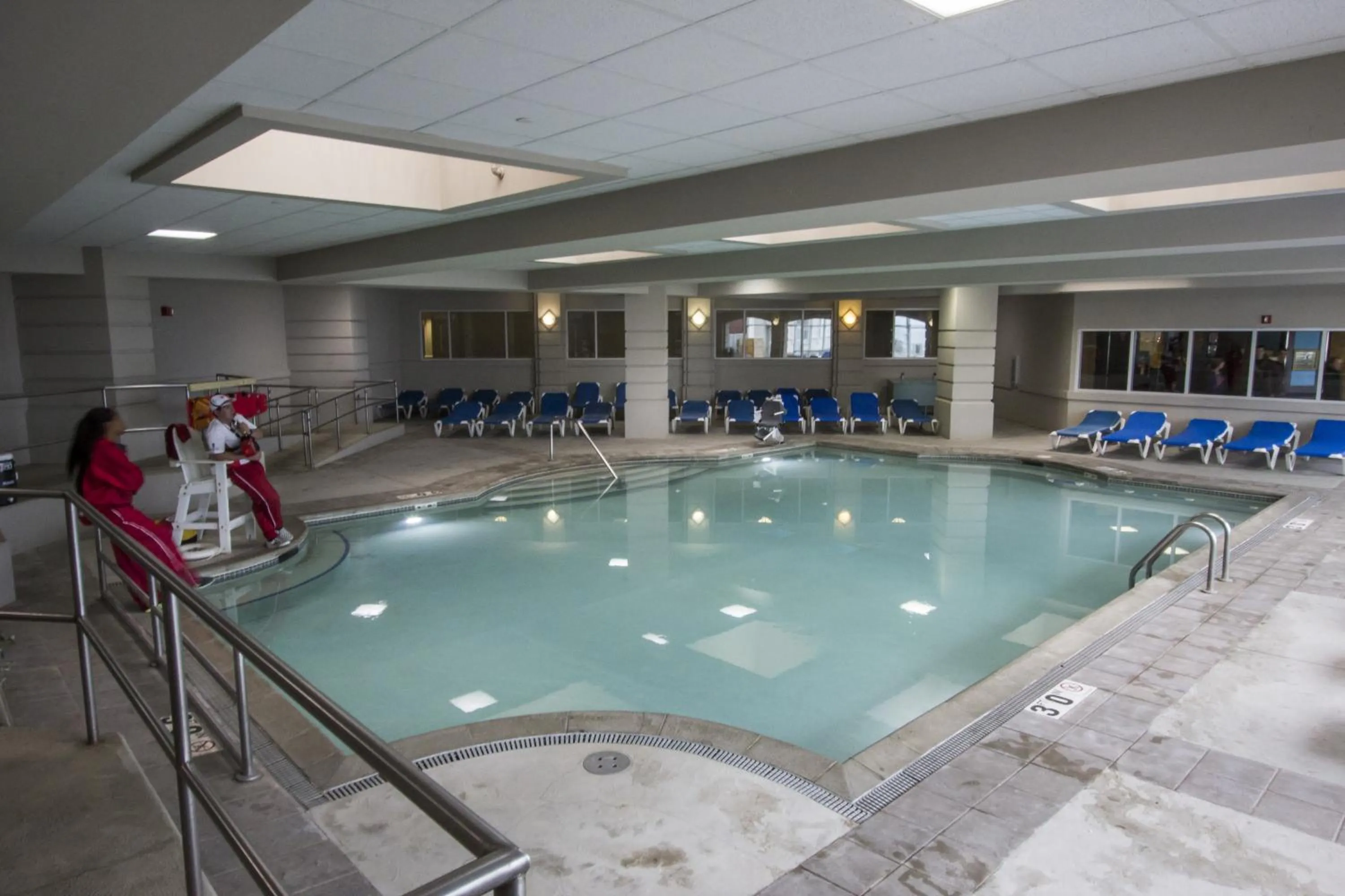 Swimming pool in Cedar Point Hotel Breakers