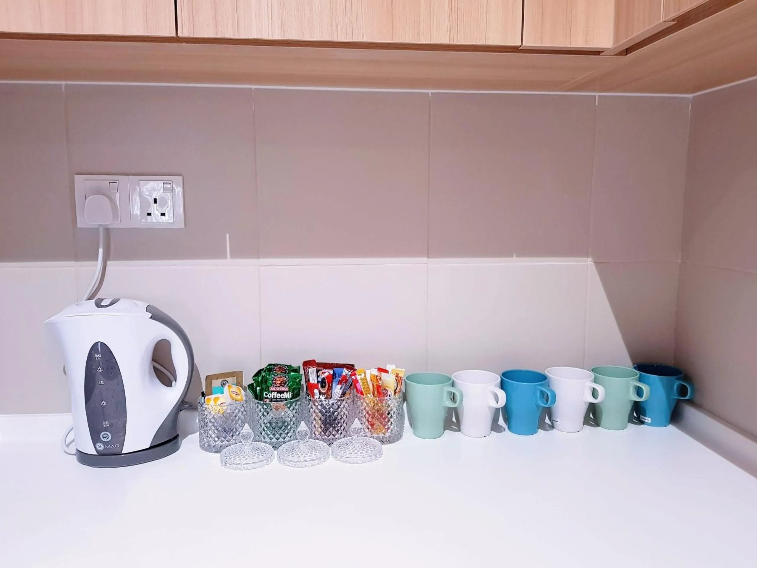 Coffee/tea facilities in Casa Sabrina's Family Suite @ Liberty i-City, Shah Alam