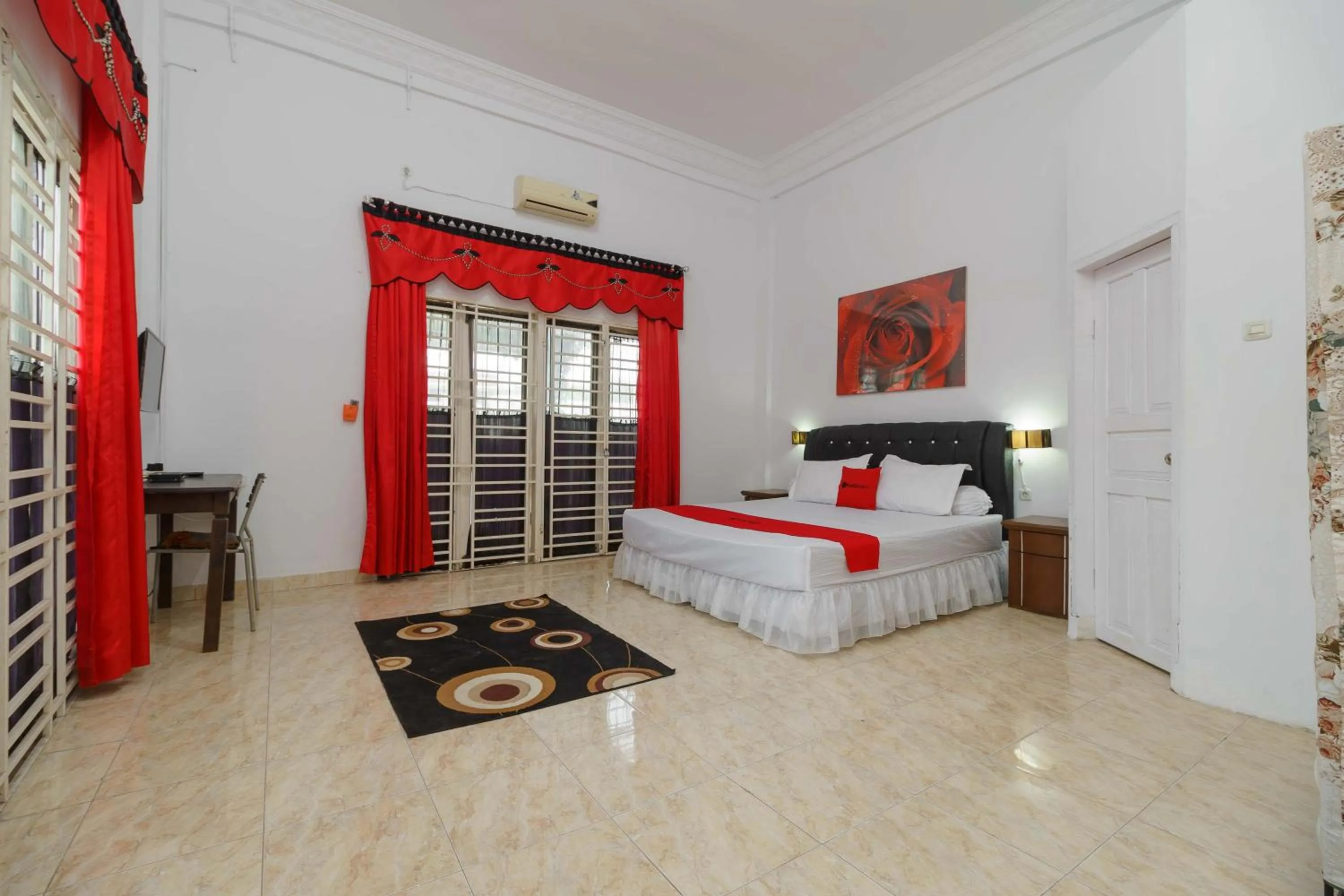 Bed in RedDoorz Syariah near Museum Tsunami Aceh 2