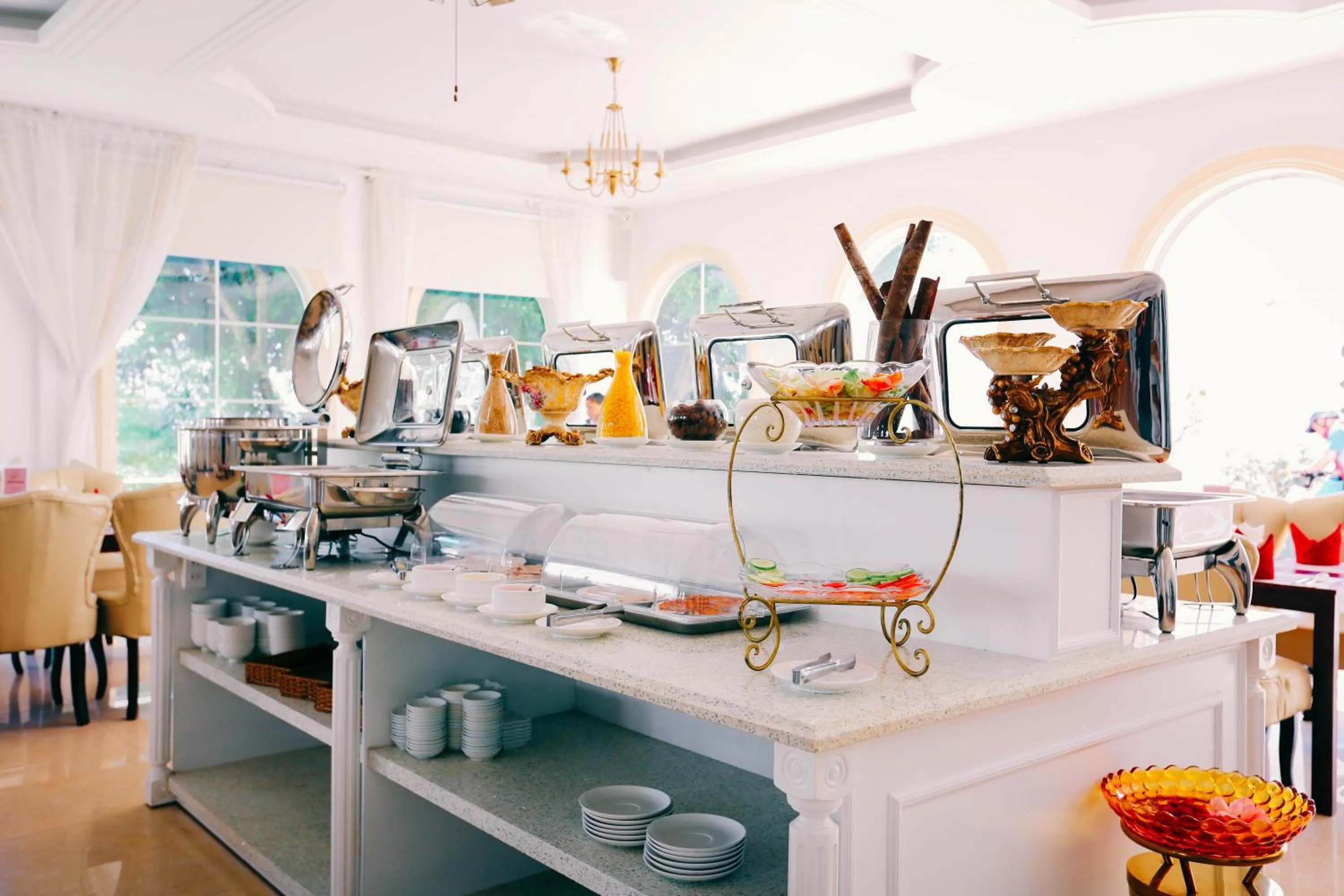 Breakfast in La Vie En Rose Villa