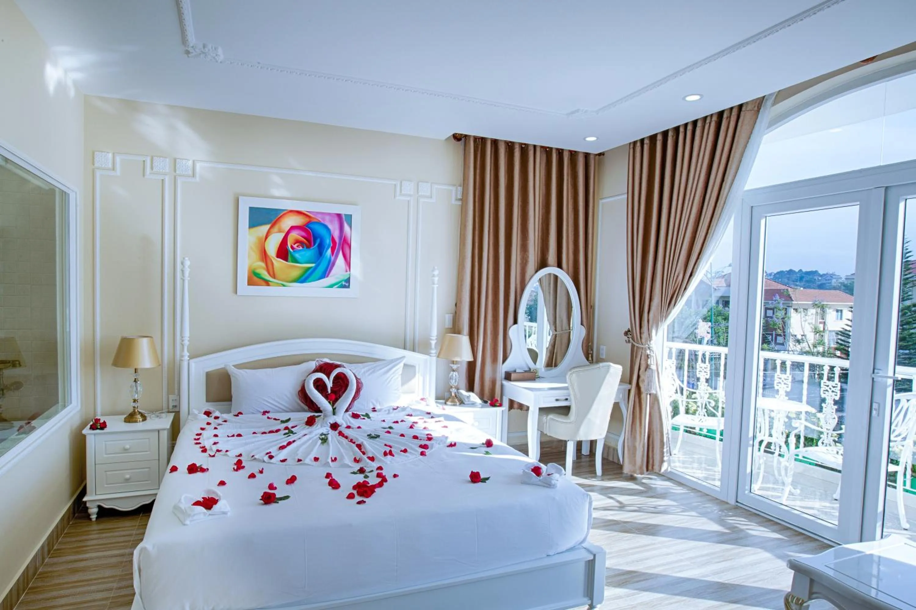 Bed in La Vie En Rose Villa