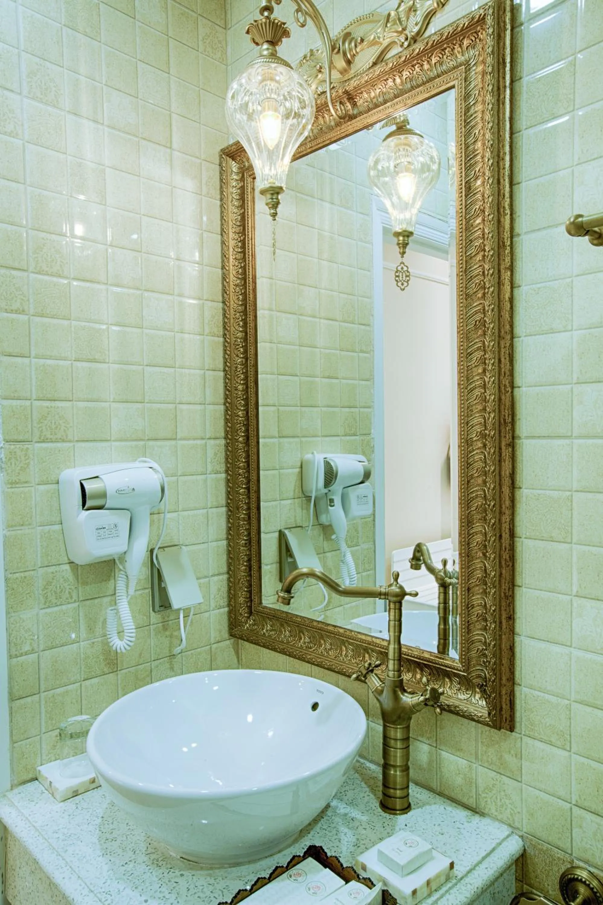 Bathroom in La Vie En Rose Villa