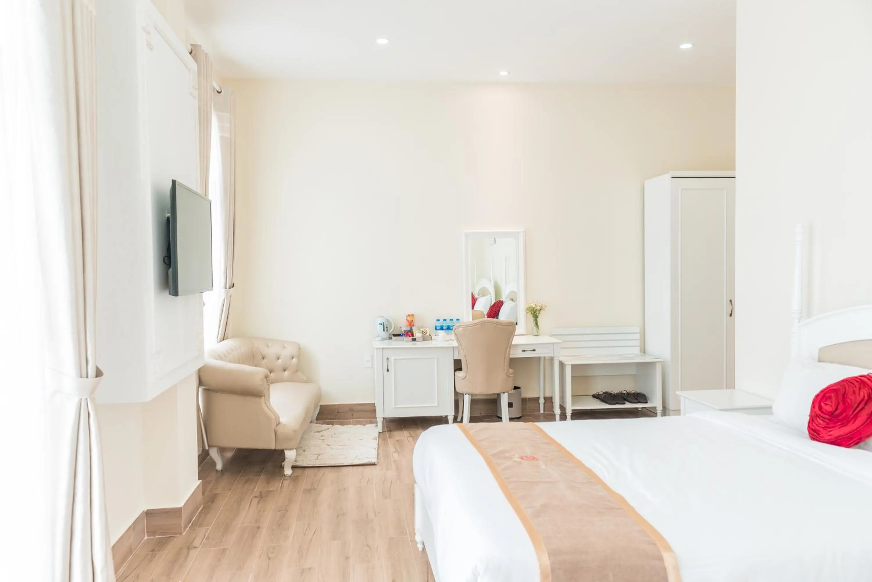 Seating area in La Vie En Rose Villa