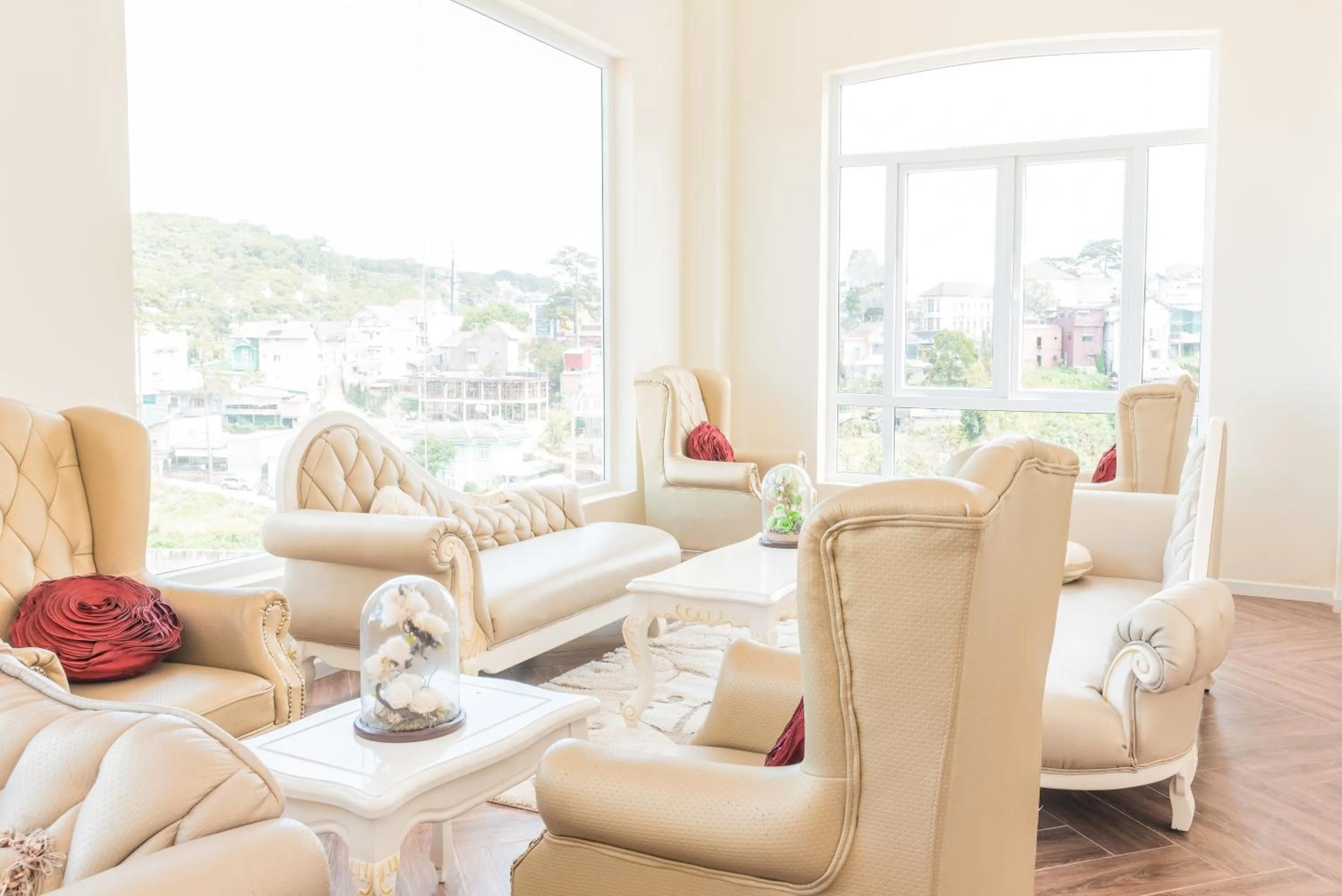 Seating area in La Vie En Rose Villa