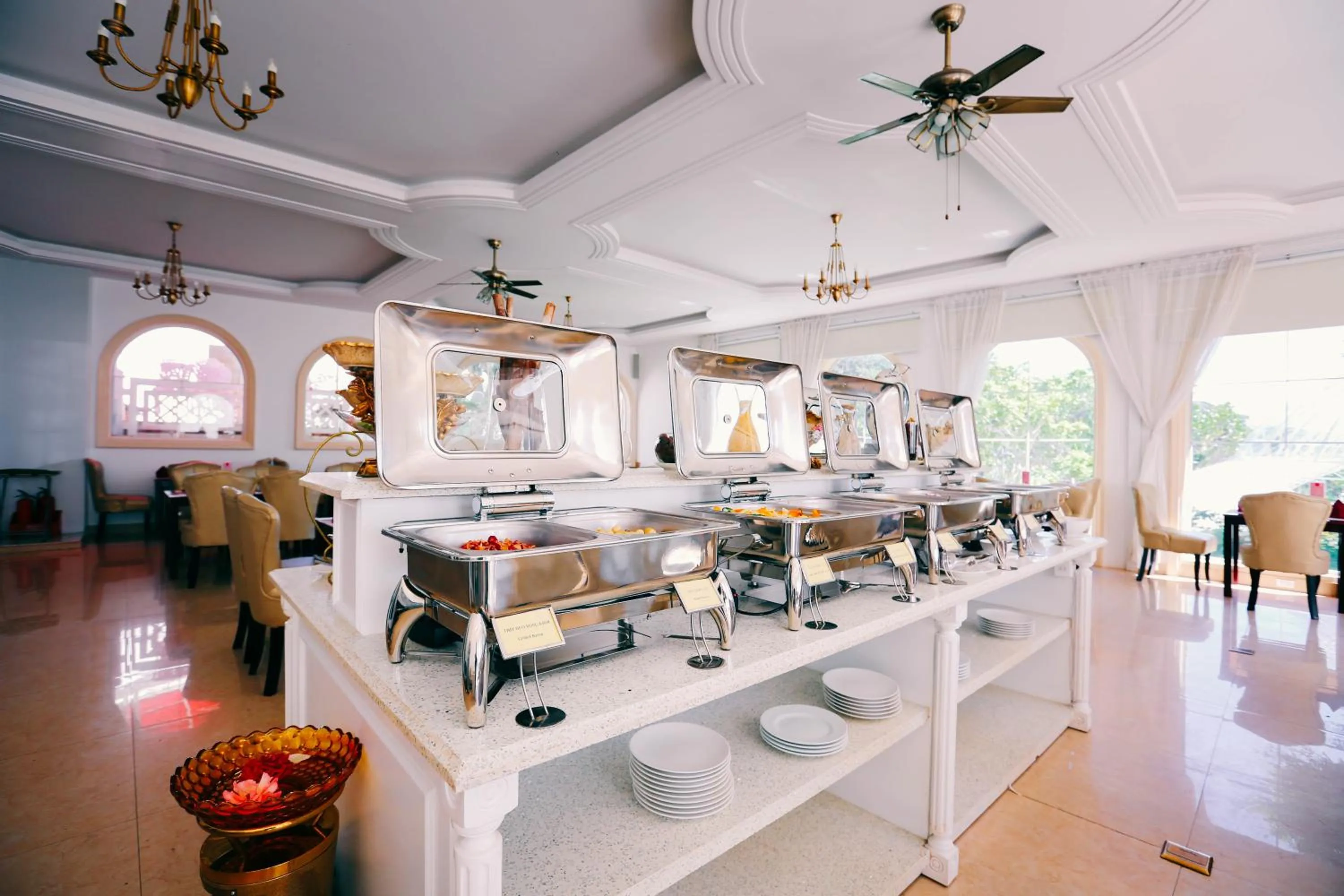 Restaurant/places to eat in La Vie En Rose Villa