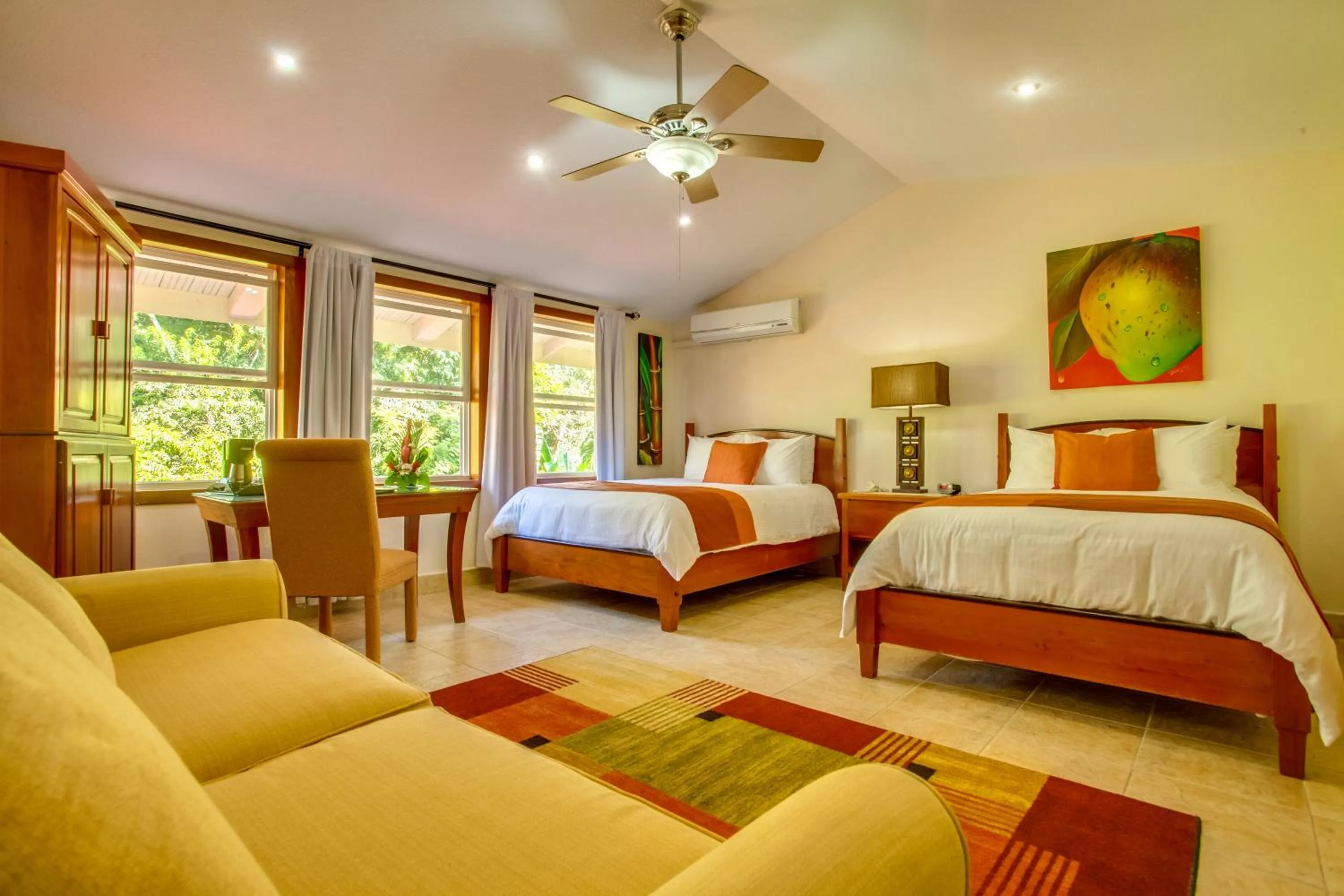 Queen Suite with Sofa Bed in San Ignacio Resort Hotel