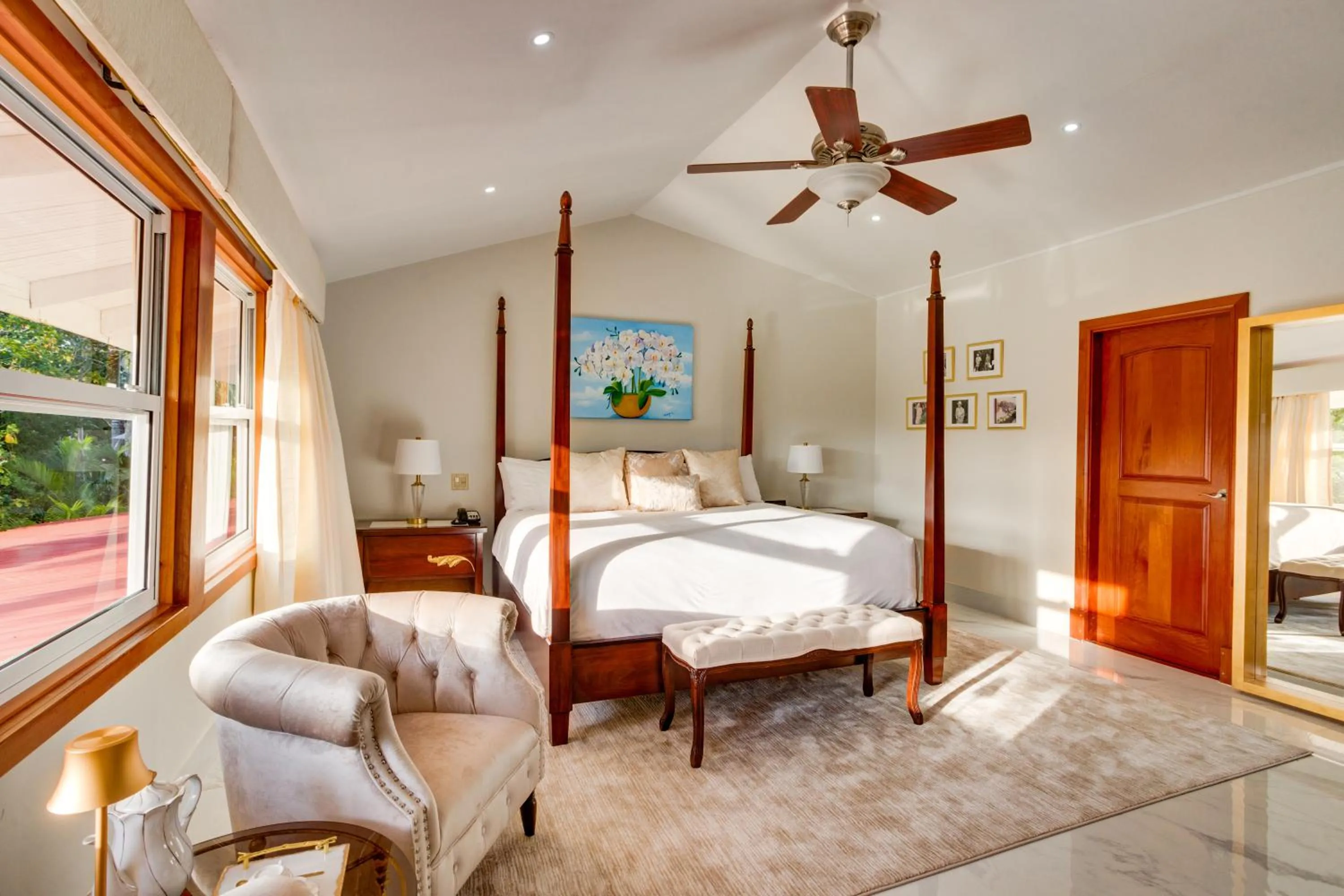 Bed in San Ignacio Resort Hotel