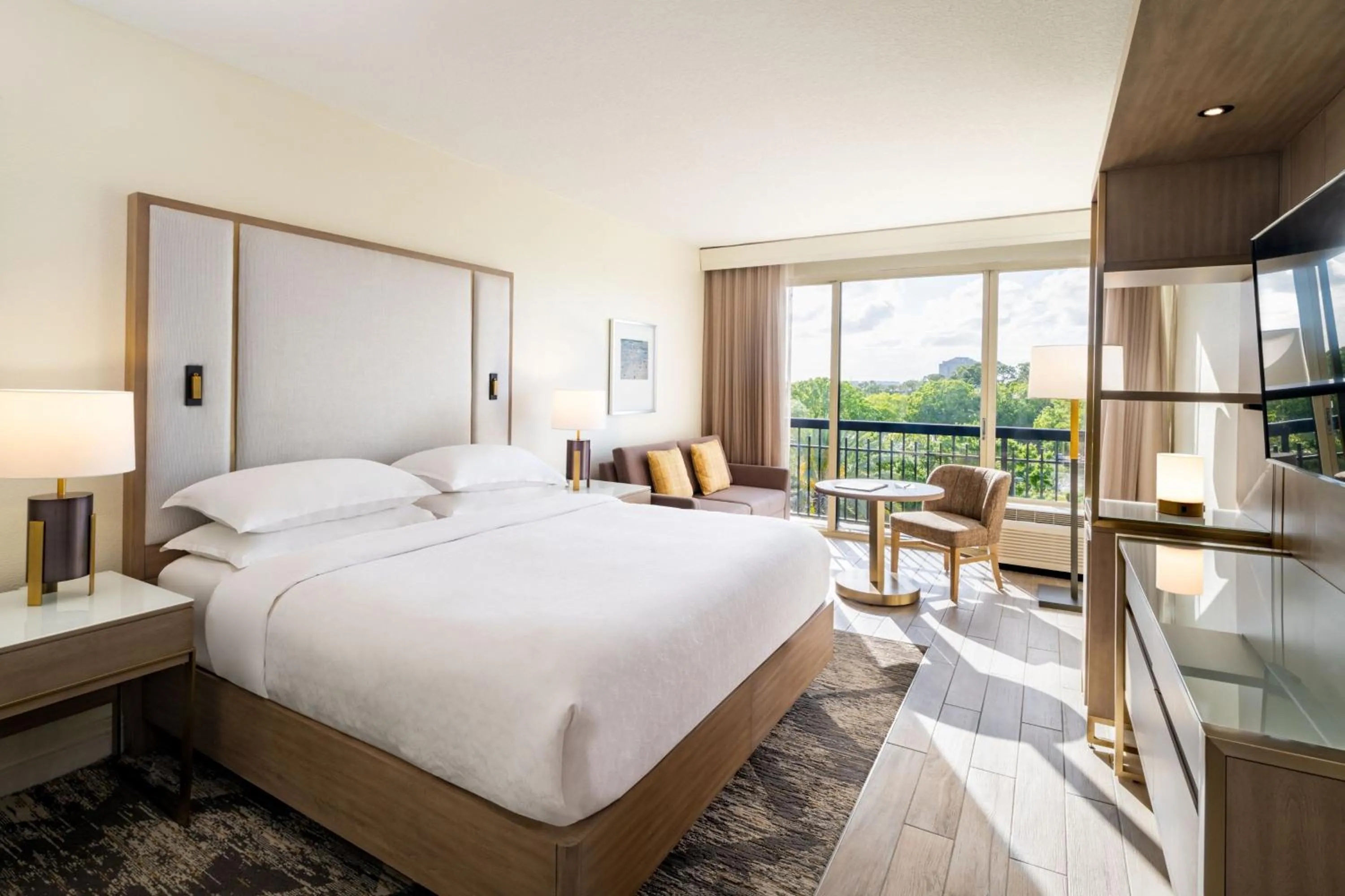 Photo of the whole room, Bed in Sheraton Orlando North