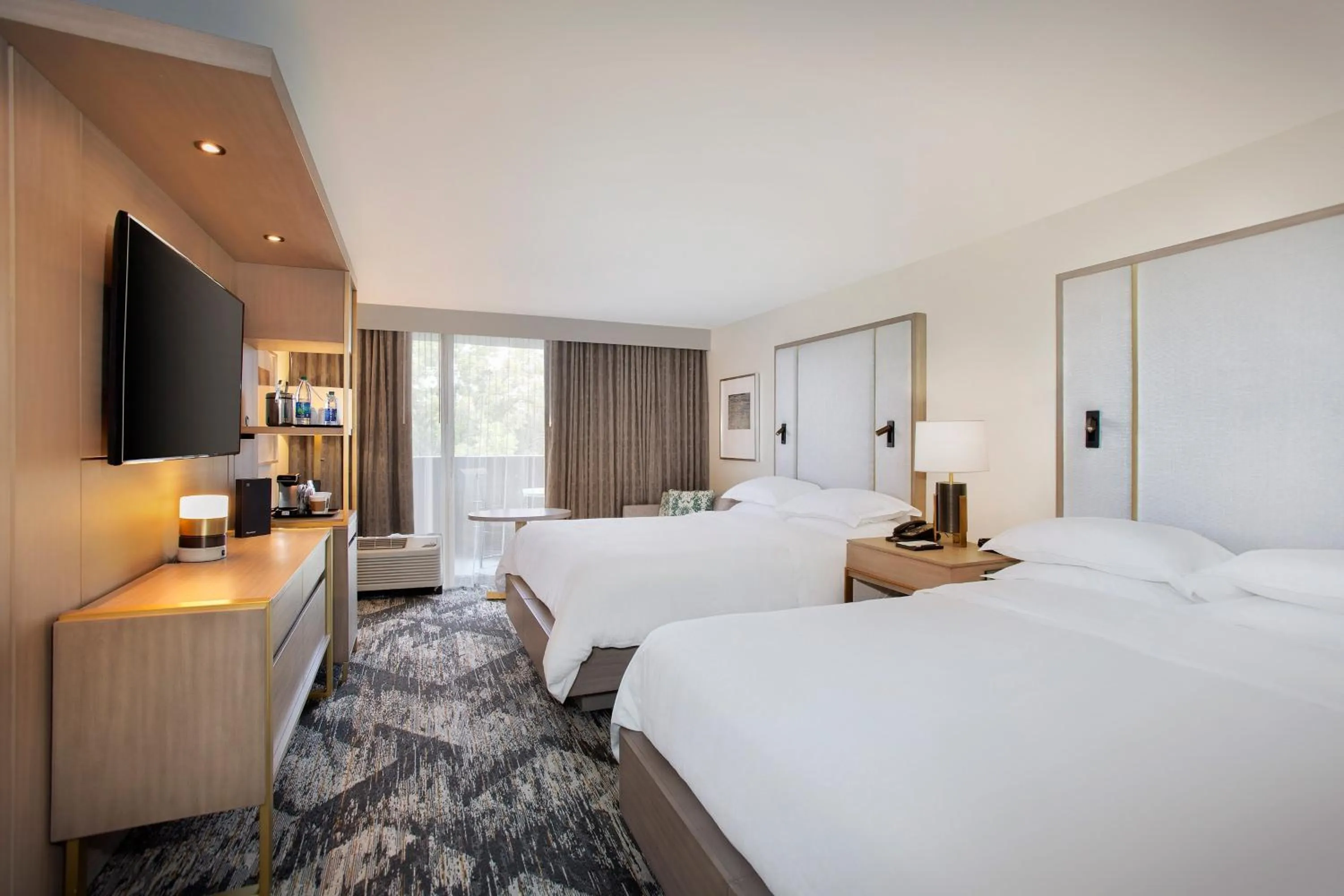 Photo of the whole room, Bed in Sheraton Orlando North