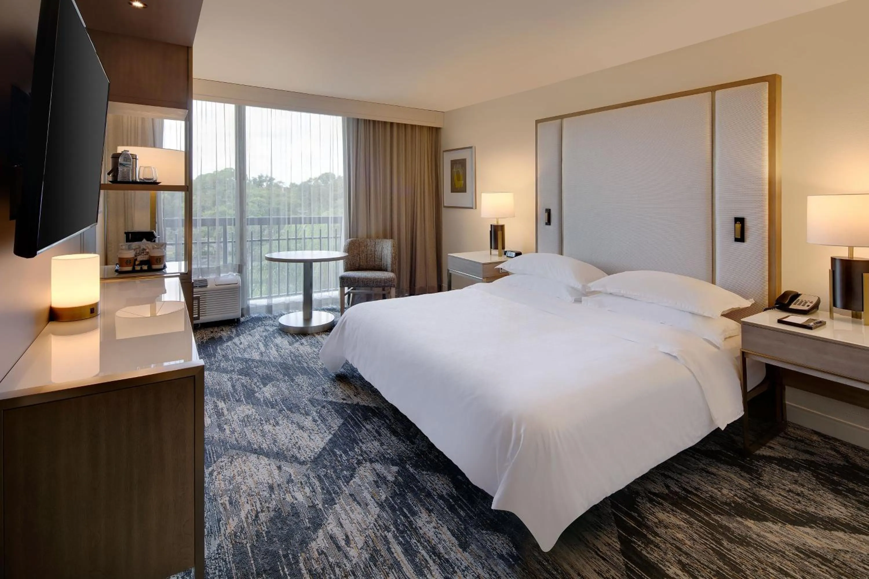 Photo of the whole room, Bed in Sheraton Orlando North