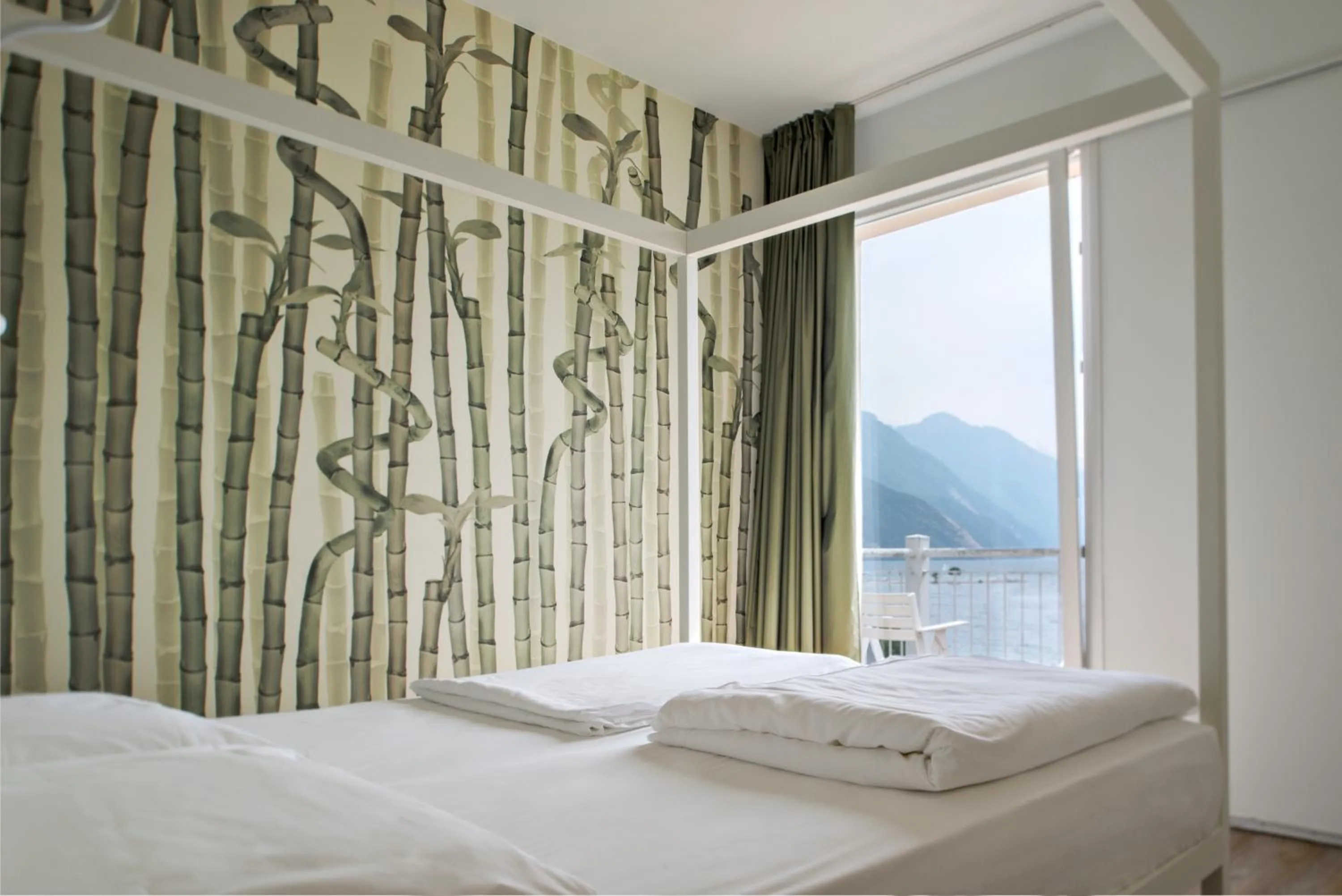 Photo of the whole room, Bed in Hotel Baia Azzurra - Lake Front