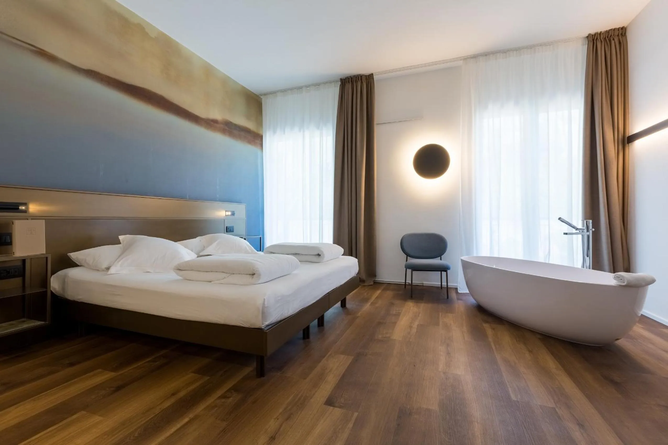 Bed in Hotel Baia Azzurra - Lake Front