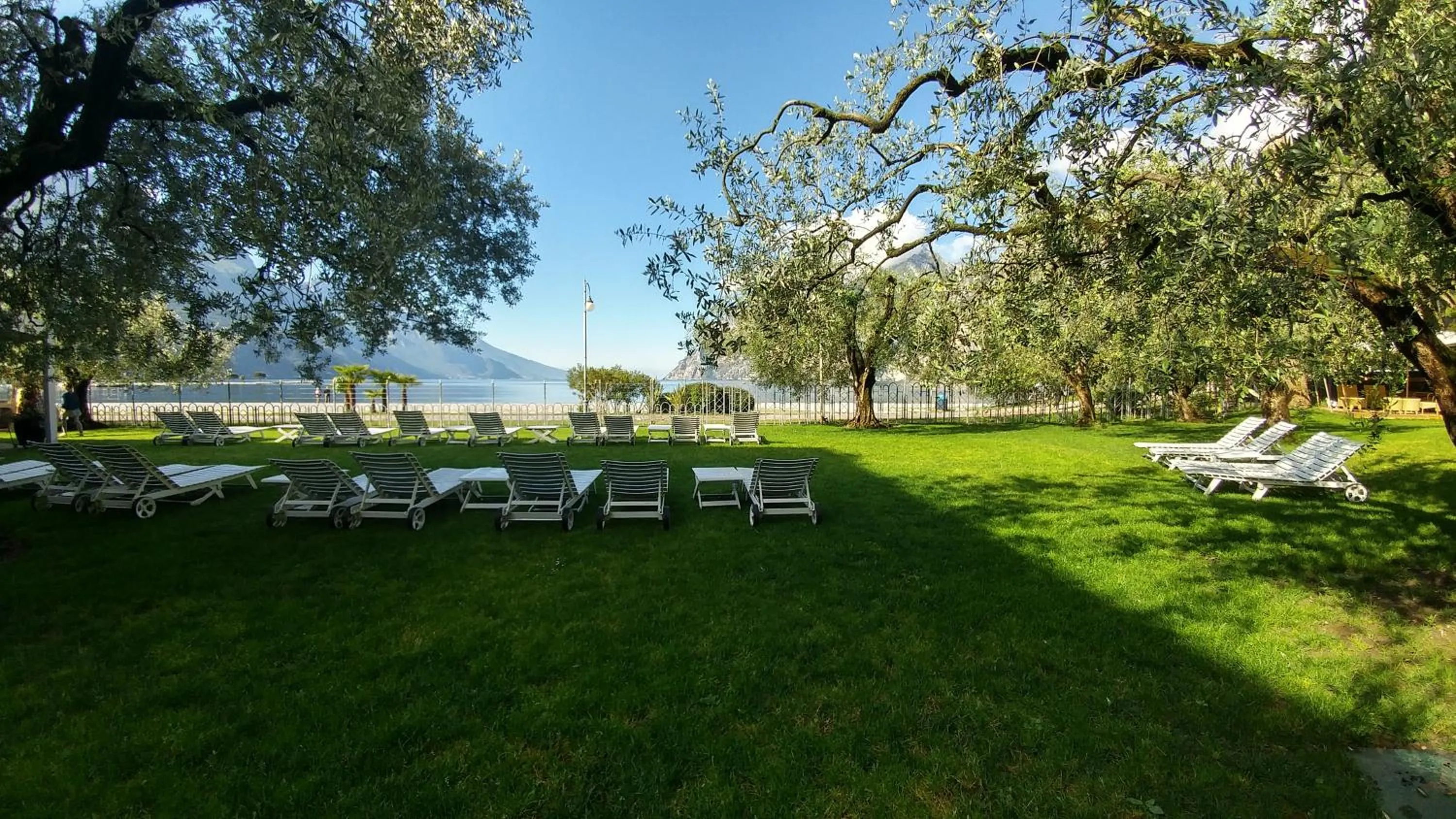 Property building in Hotel Baia Azzurra - Lake Front