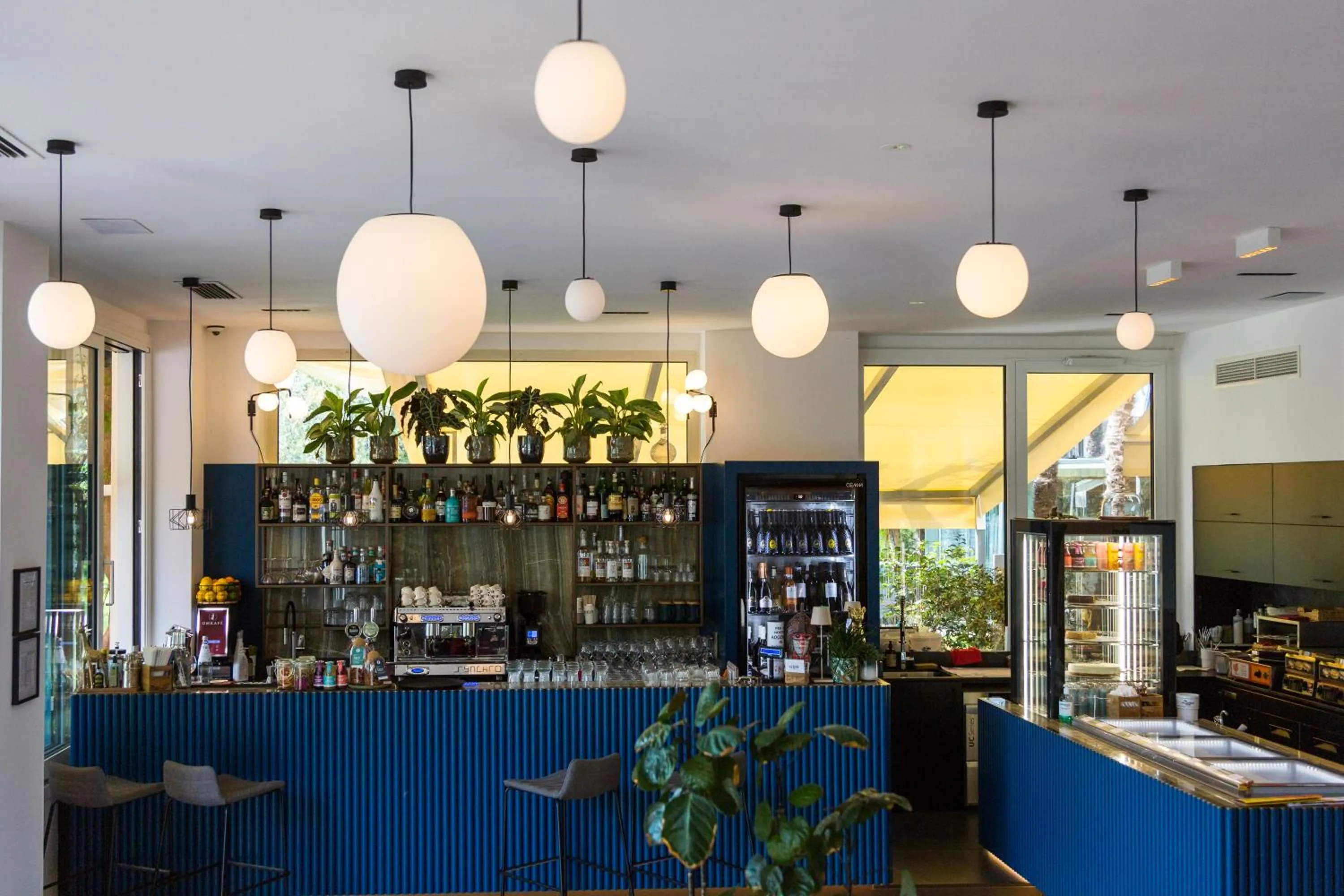 Lounge or bar in Hotel Baia Azzurra - Lake Front