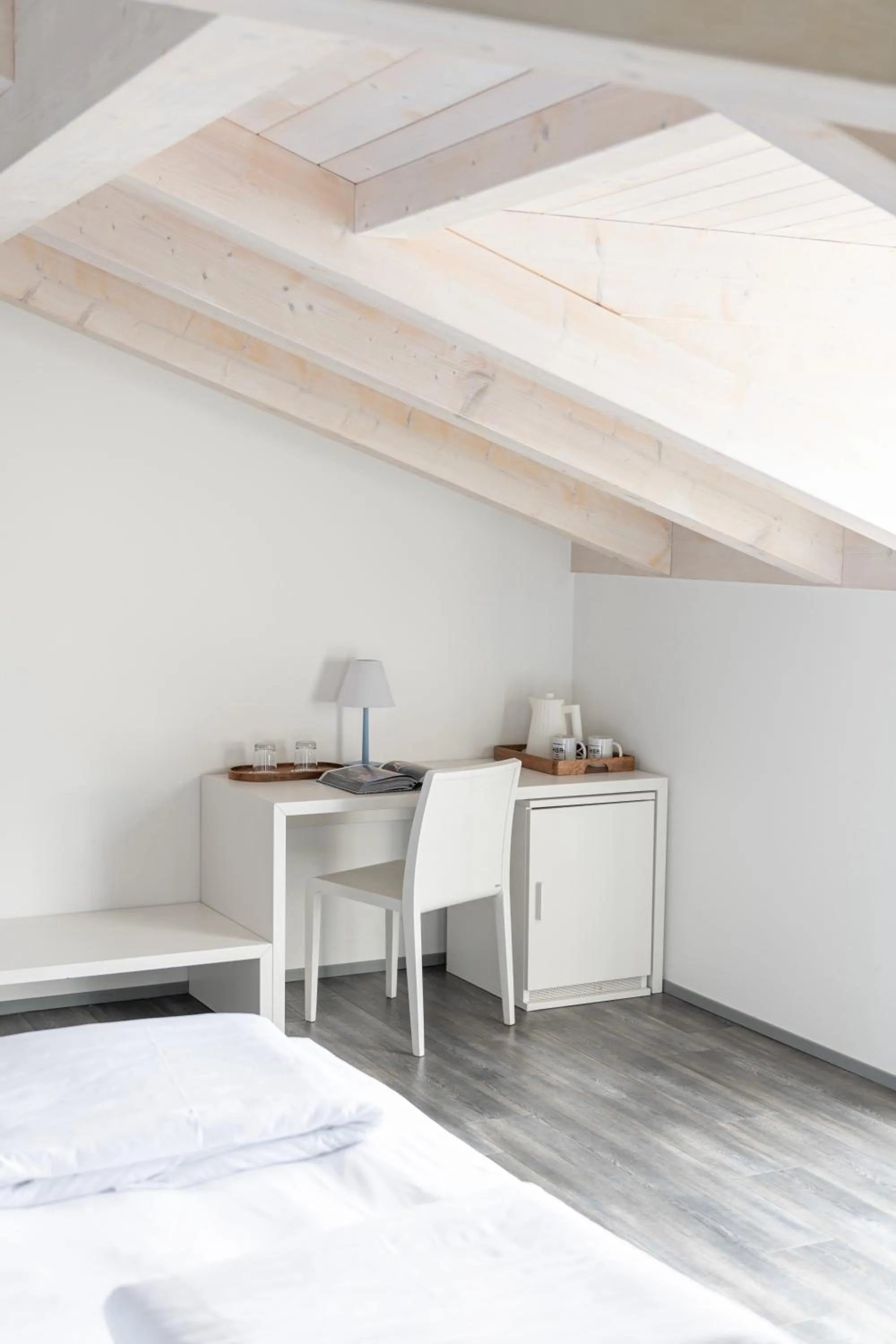 Bedroom, Bed in Hotel Baia Azzurra - Lake Front