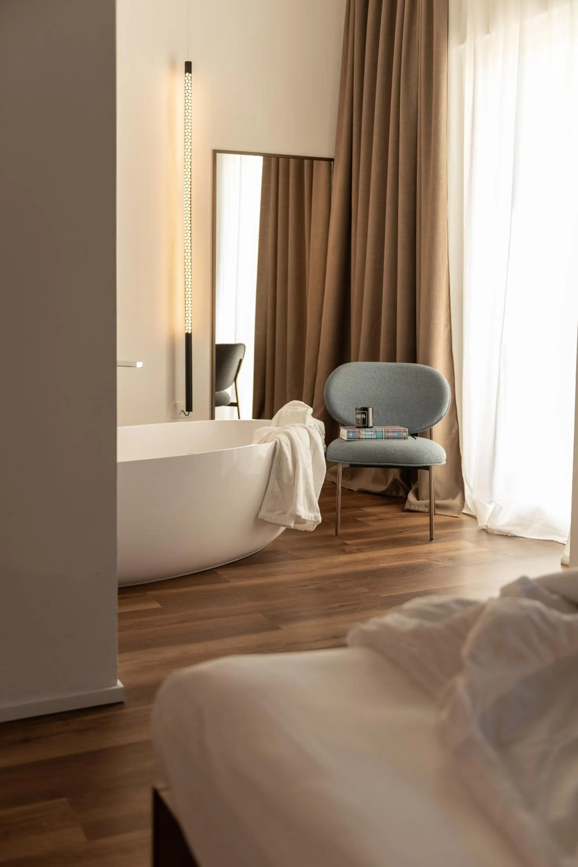 Bedroom, Bed in Hotel Baia Azzurra - Lake Front