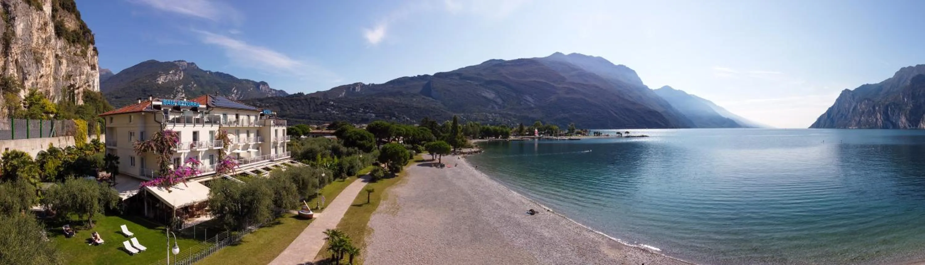 Property building in Hotel Baia Azzurra - Lake Front